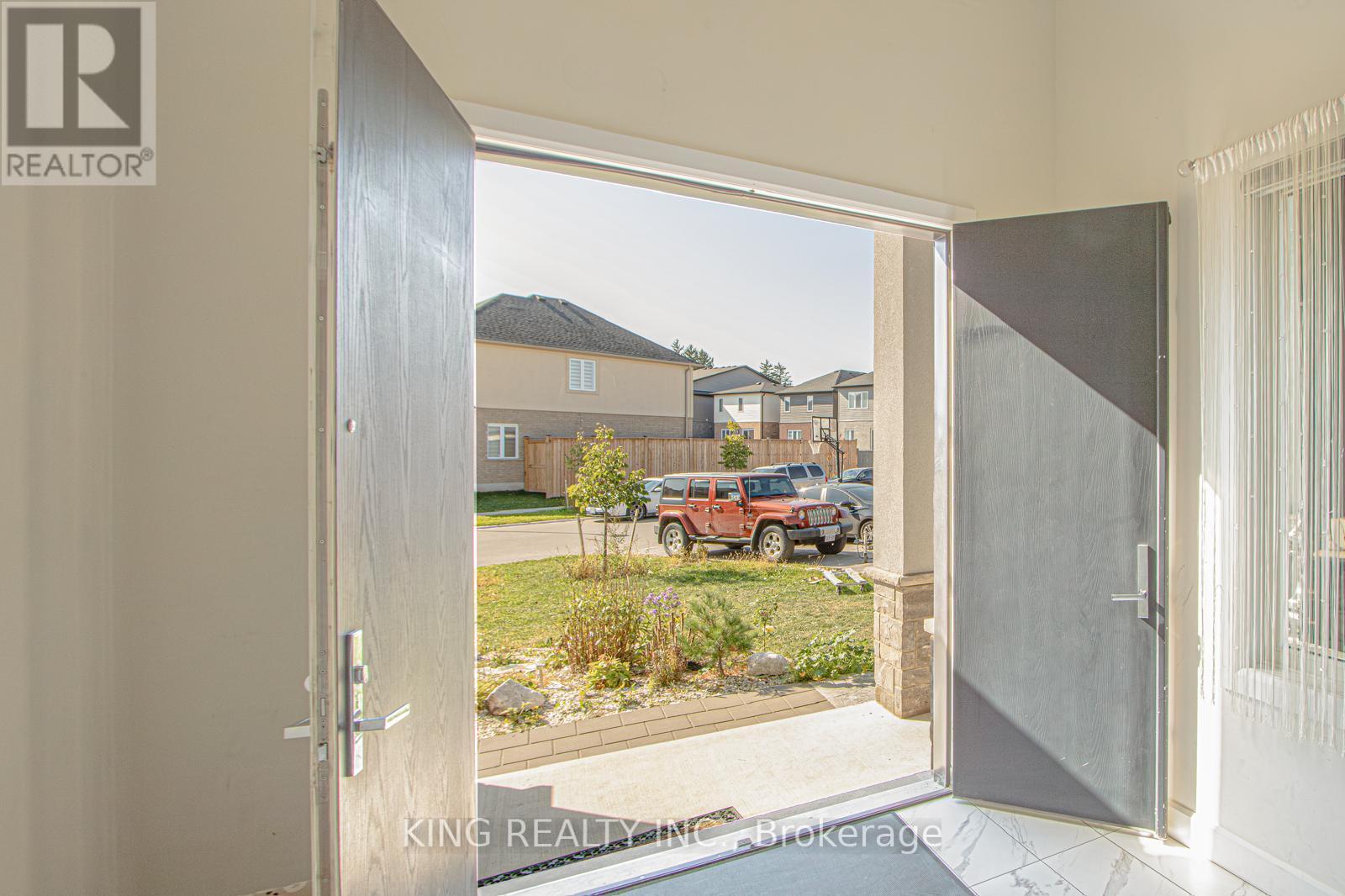 2880 Doyle Drive, London South (South U), Ontario  N6M 1G5 - Photo 5 - X12447261