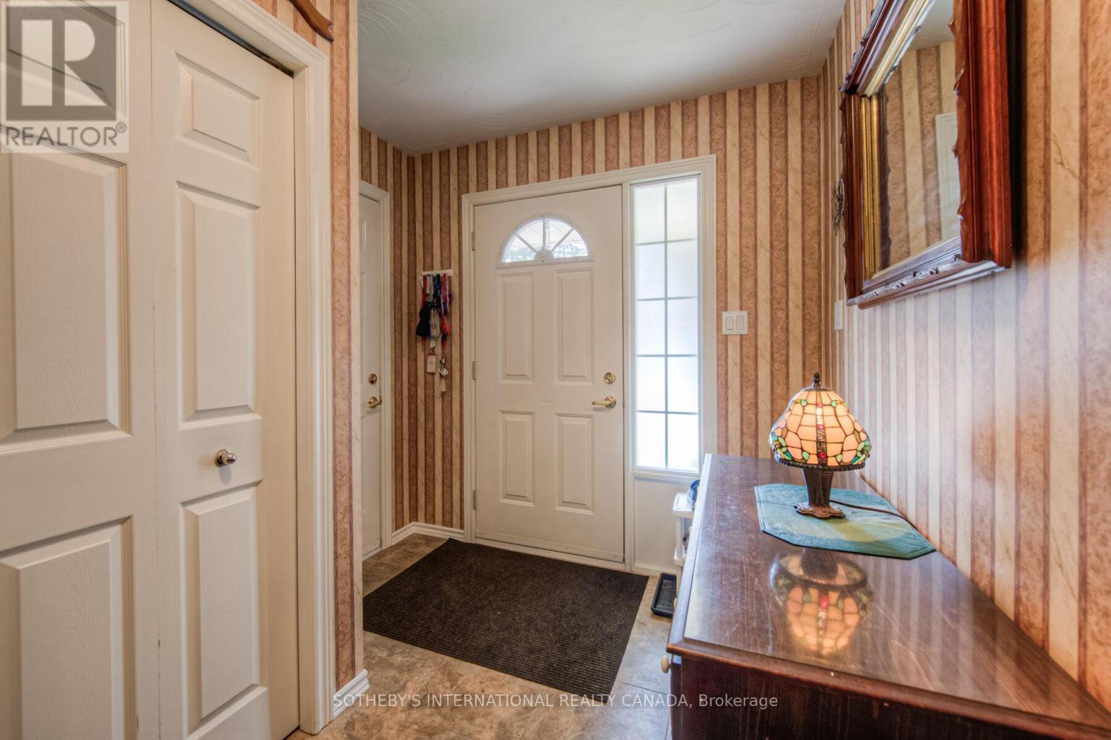 8 - 150 Oak Street, Norfolk (Simcoe), Ontario  N3Y 5M5 - Photo 4 - X12447273