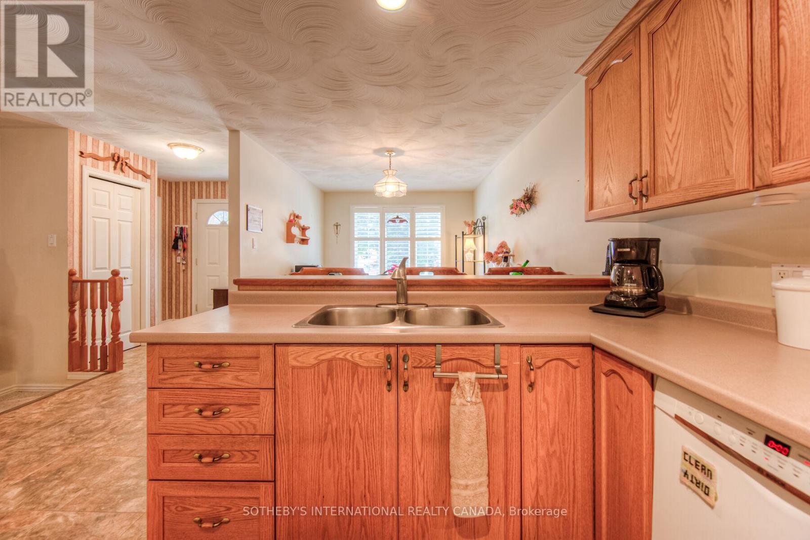 8 - 150 Oak Street, Norfolk (Simcoe), Ontario  N3Y 5M5 - Photo 7 - X12447273