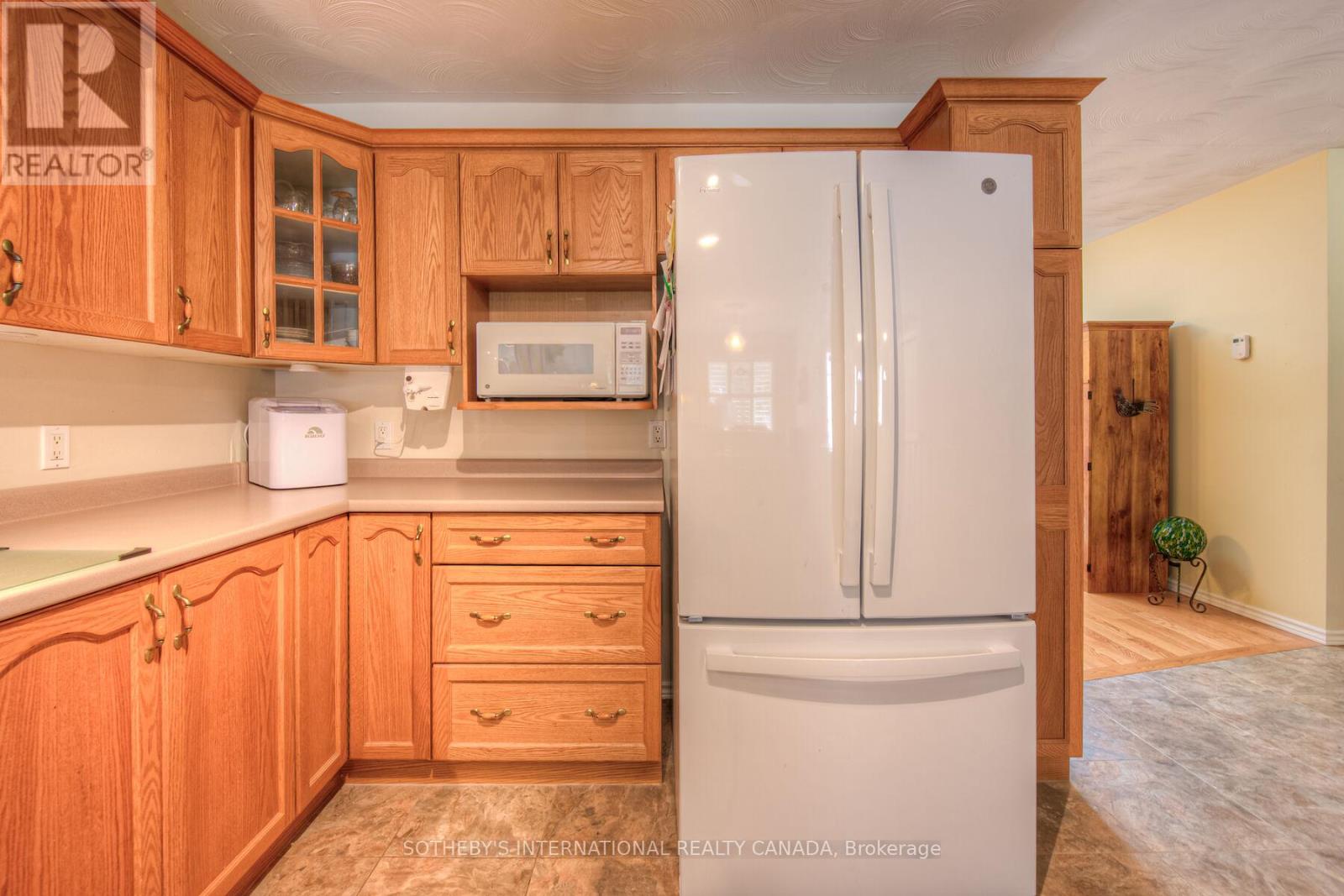 8 - 150 Oak Street, Norfolk (Simcoe), Ontario  N3Y 5M5 - Photo 8 - X12447273