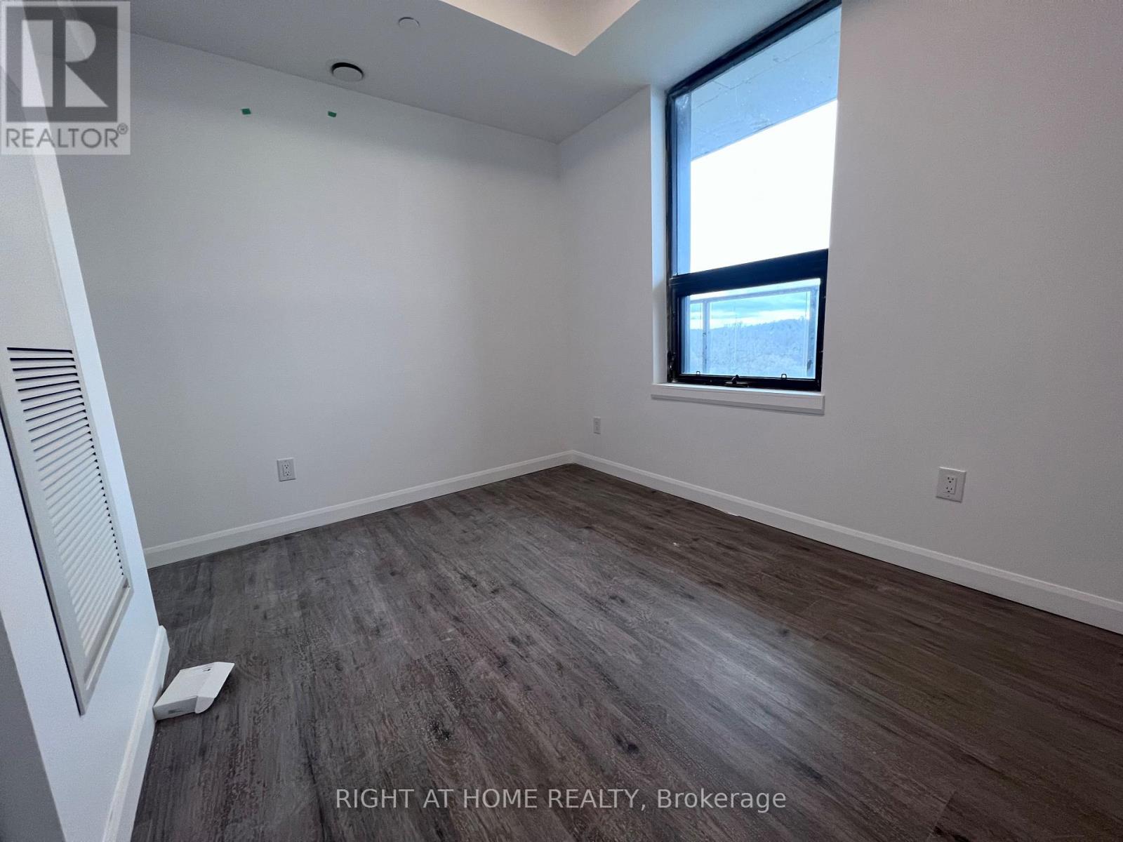 711 - 7 Erie Avenue, Brantford, Ontario  N3S 0K5 - Photo 18 - X12447287