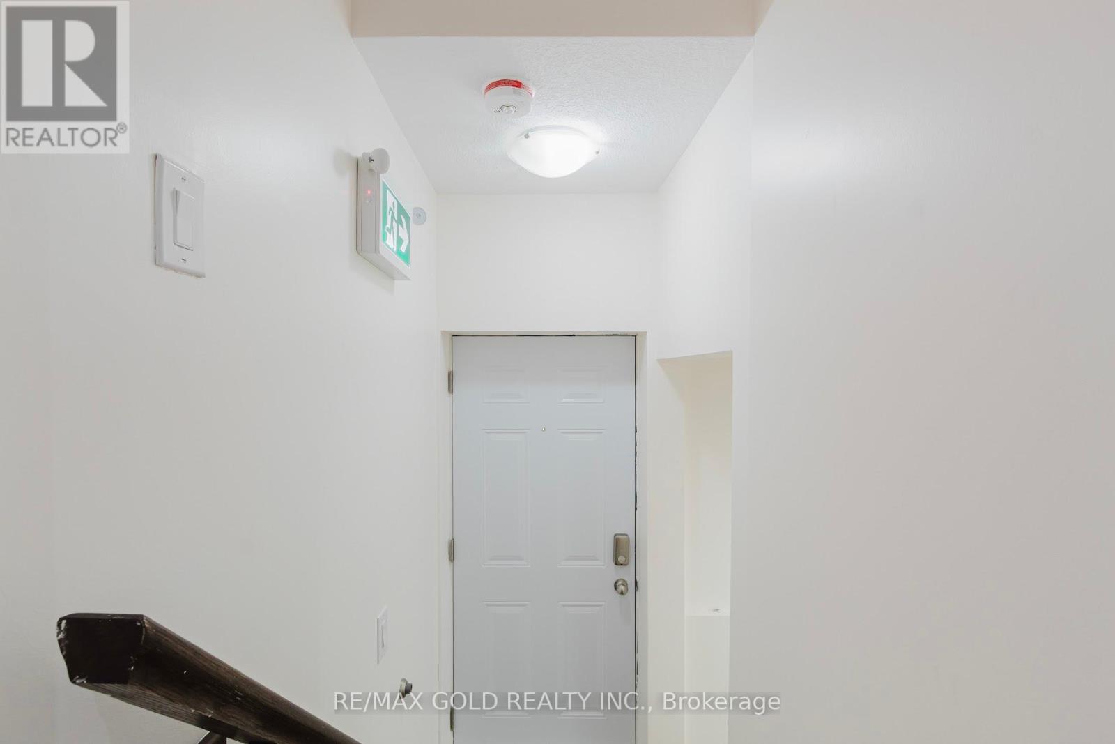 349 Bamberg Crescent, Waterloo, Ontario  N2T 0B5 - Photo 3 - X12447310