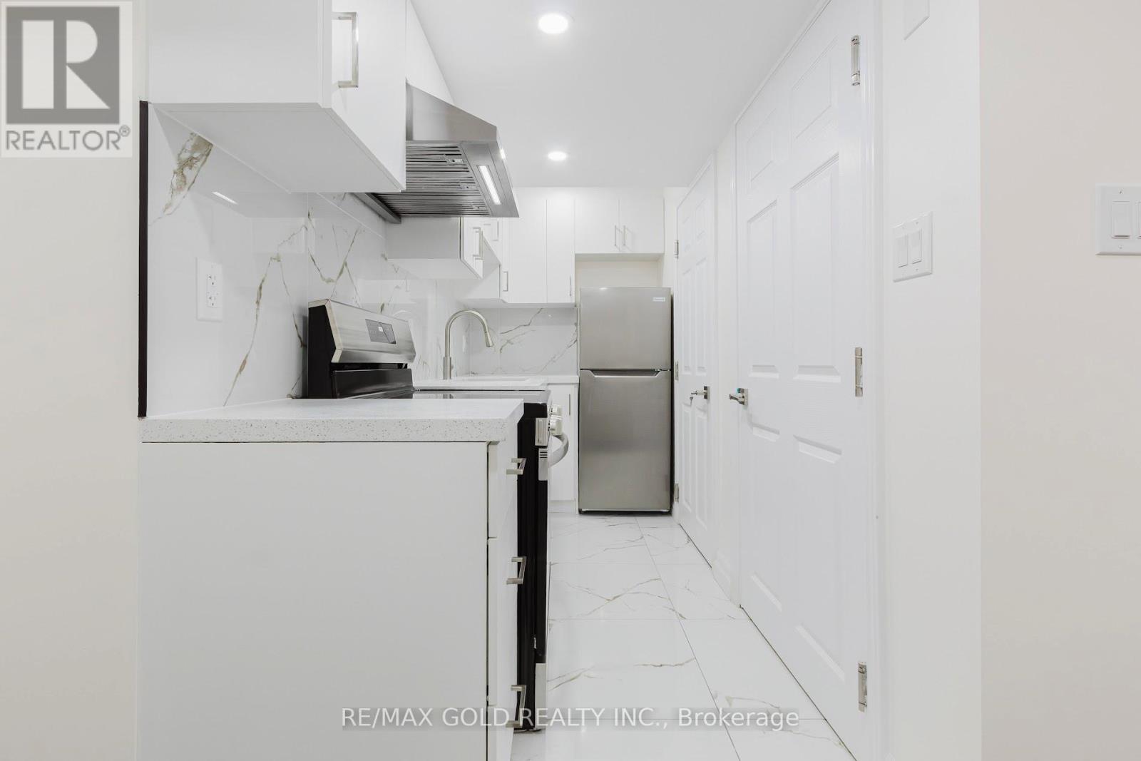 349 Bamberg Crescent, Waterloo, Ontario  N2T 0B5 - Photo 7 - X12447310