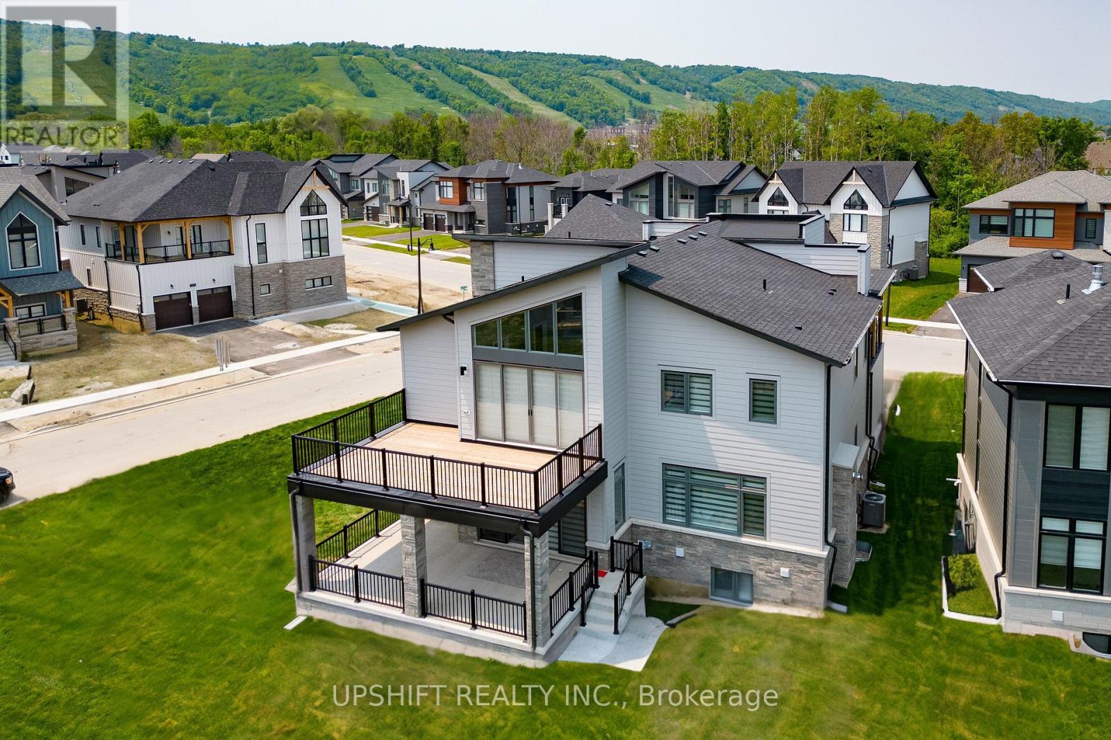 141 Springside Crescent, Blue Mountains, Ontario  L9Y 0V1 - Photo 4 - X12447322