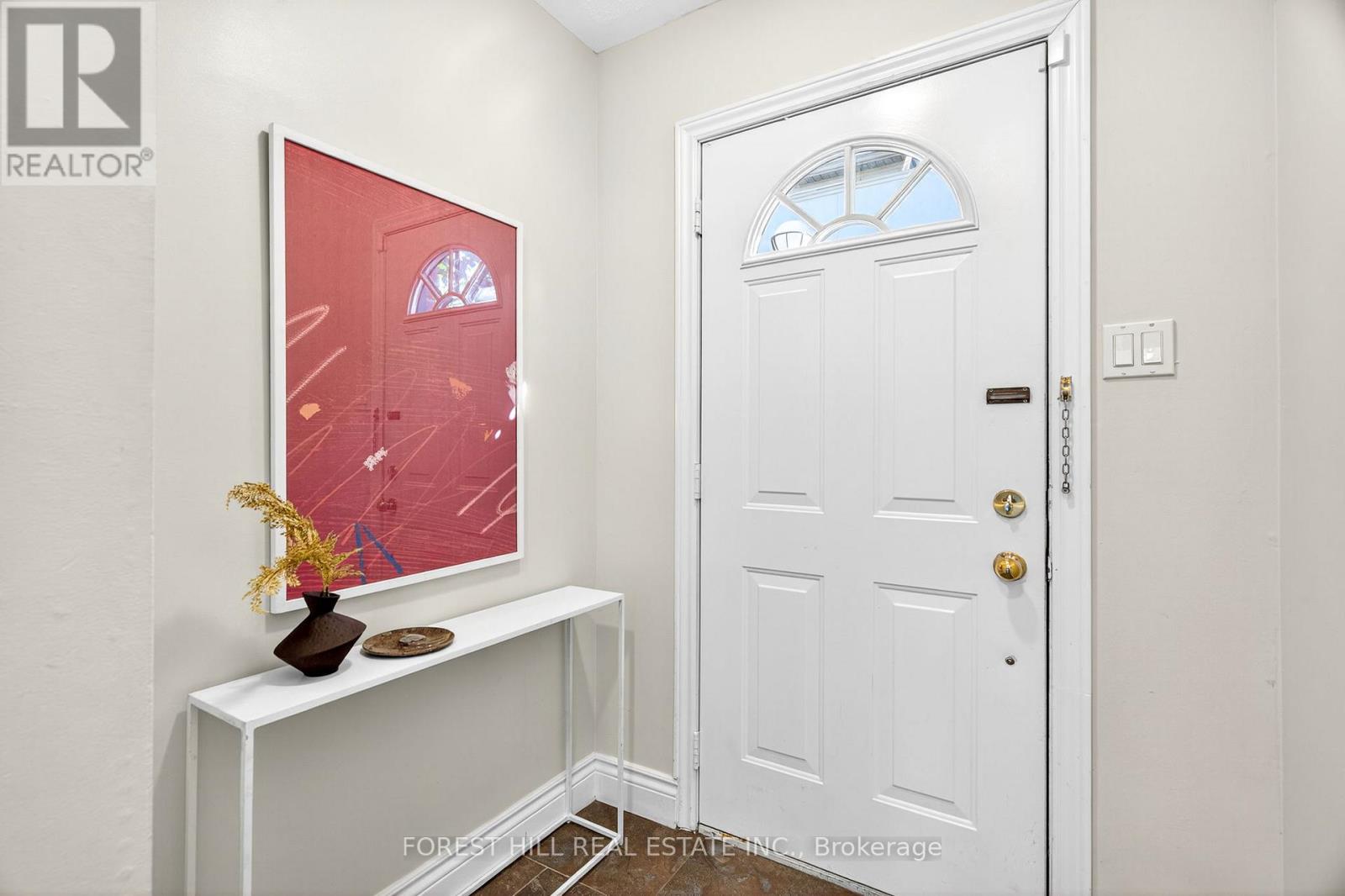 103 - 55 Halton Street, Toronto, Ontario  M6J 1R5 - Photo 4 - C12447366