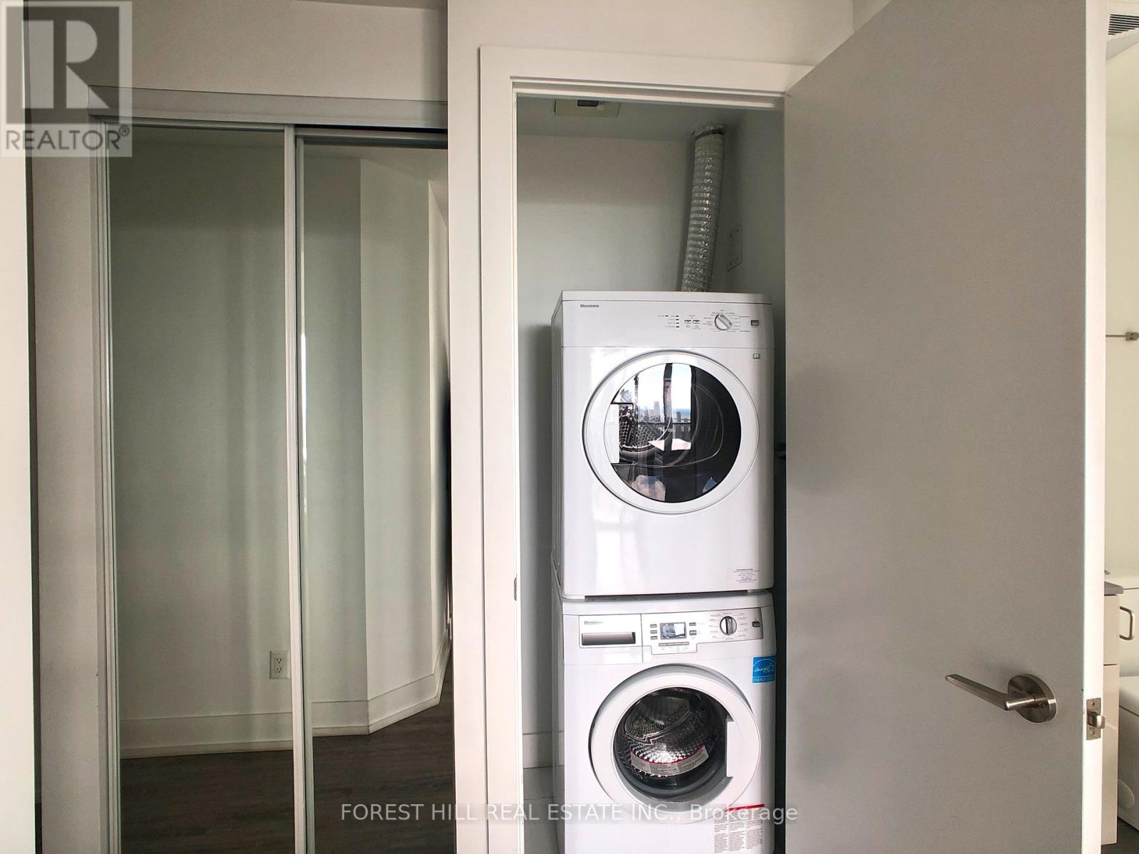 5610 - 7 Grenville Street, Toronto (Bay Street Corridor), Ontario  M4Y 0E9 - Photo 14 - C12447390