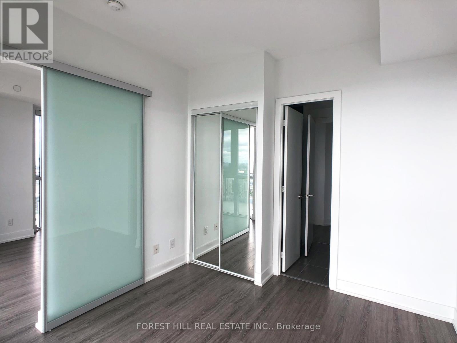 5610 - 7 Grenville Street, Toronto (Bay Street Corridor), Ontario  M4Y 0E9 - Photo 8 - C12447390