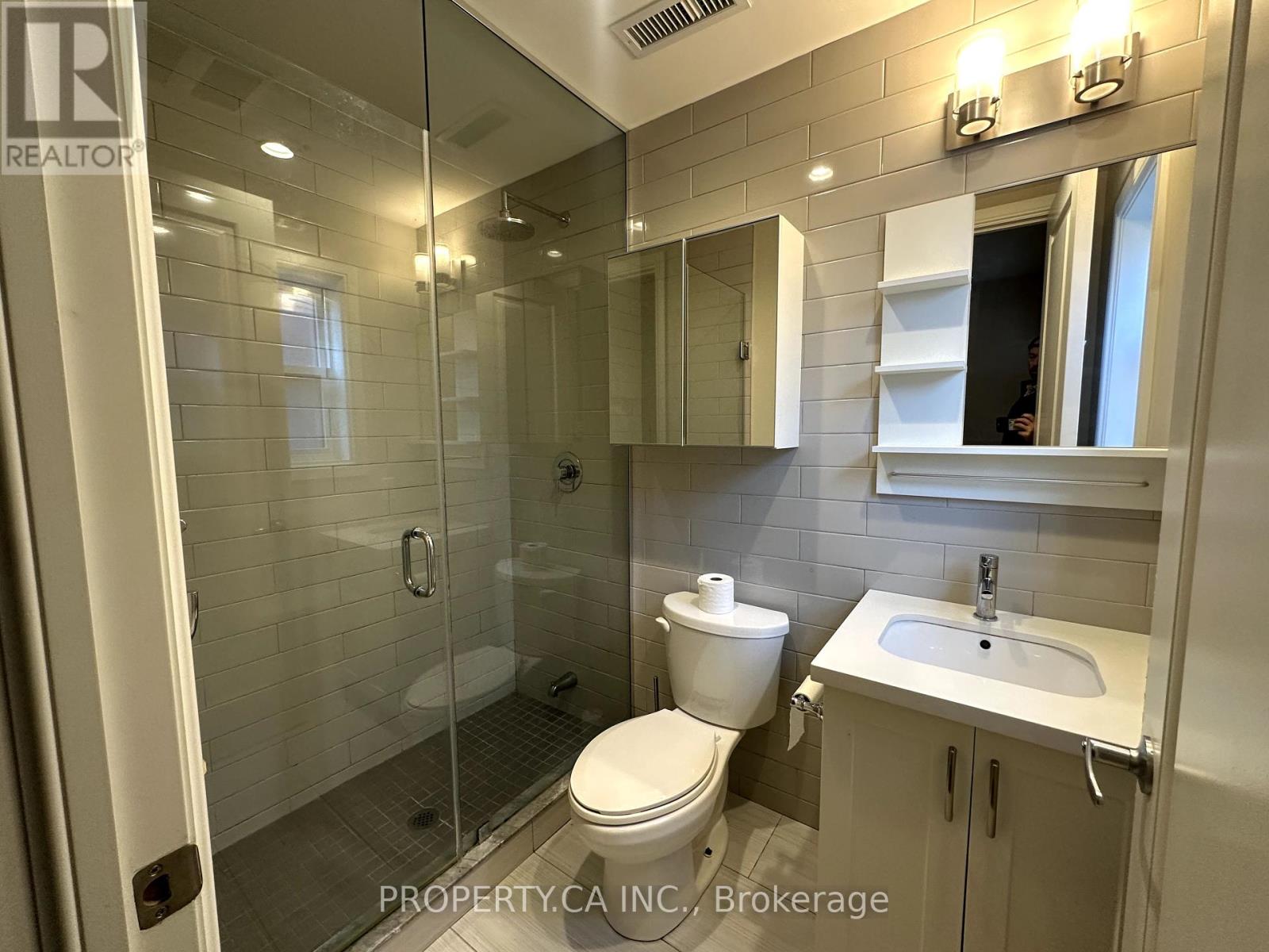 05 - 28 Madison Avenue, Toronto, Ontario  M5R 2S1 - Photo 11 - C12447397