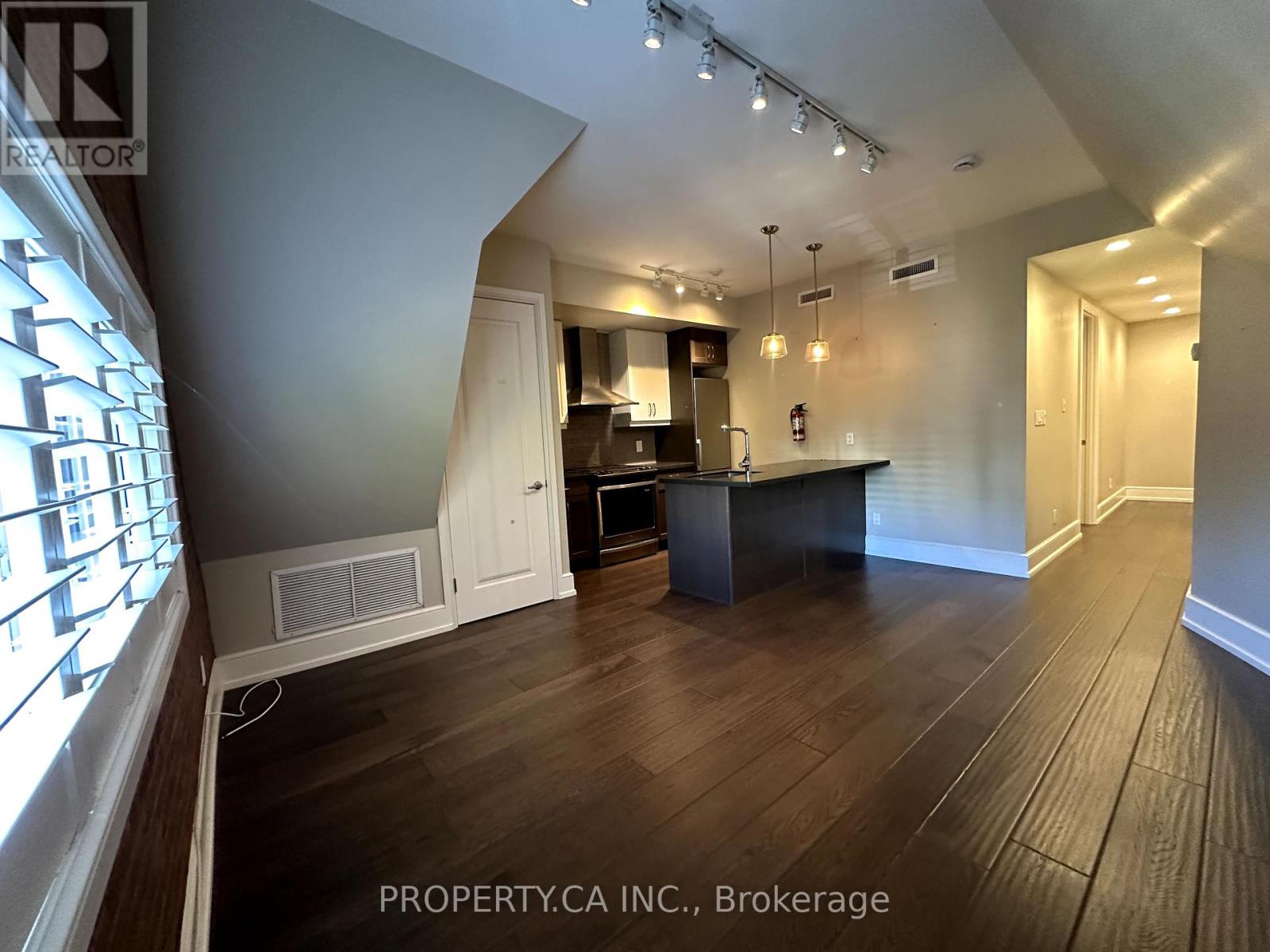 05 - 28 Madison Avenue, Toronto, Ontario  M5R 2S1 - Photo 3 - C12447397