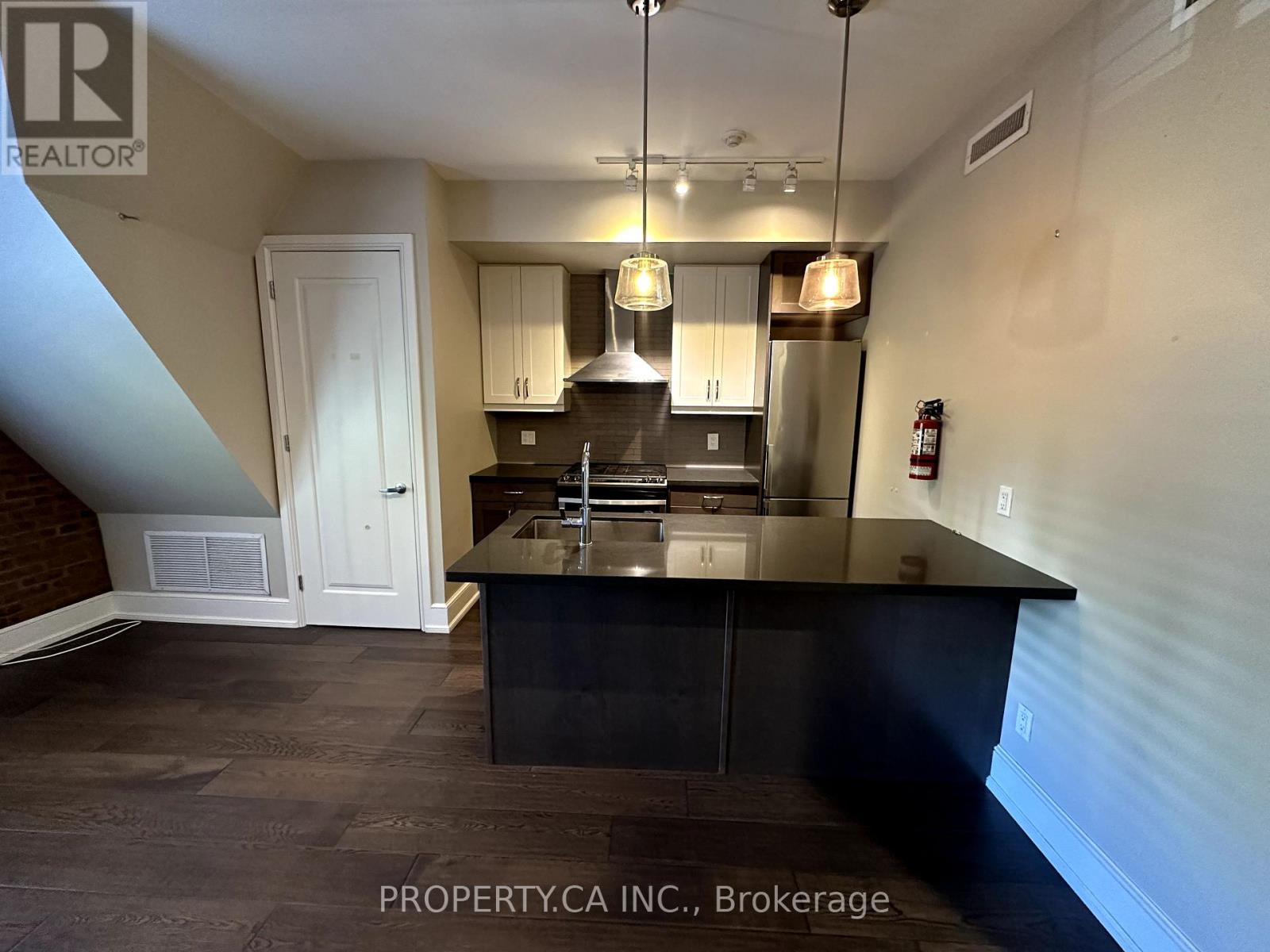 05 - 28 Madison Avenue, Toronto, Ontario  M5R 2S1 - Photo 4 - C12447397