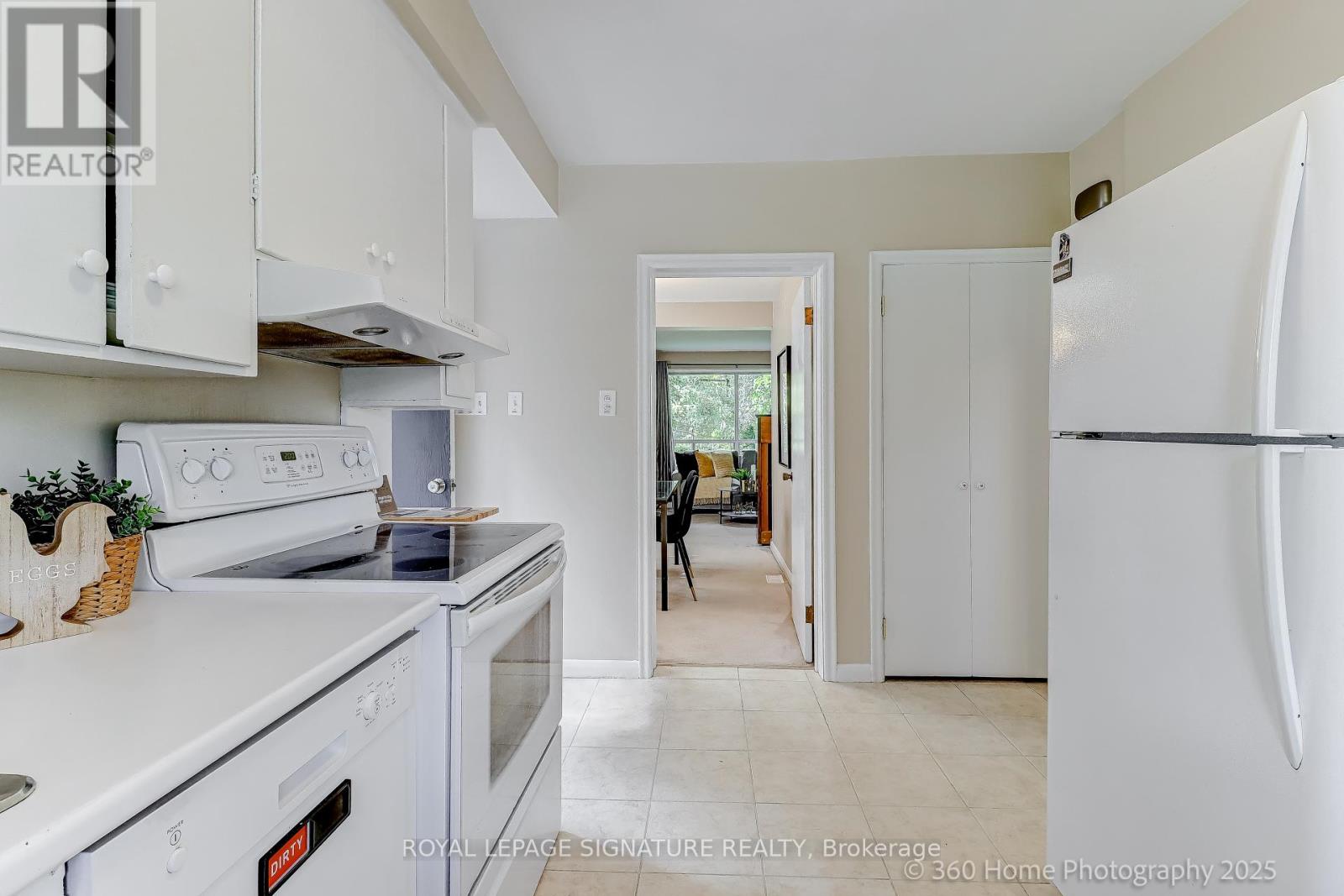 87 Combermere Drive, Toronto, Ontario  M3A 2W4 - Photo 10 - C12447450