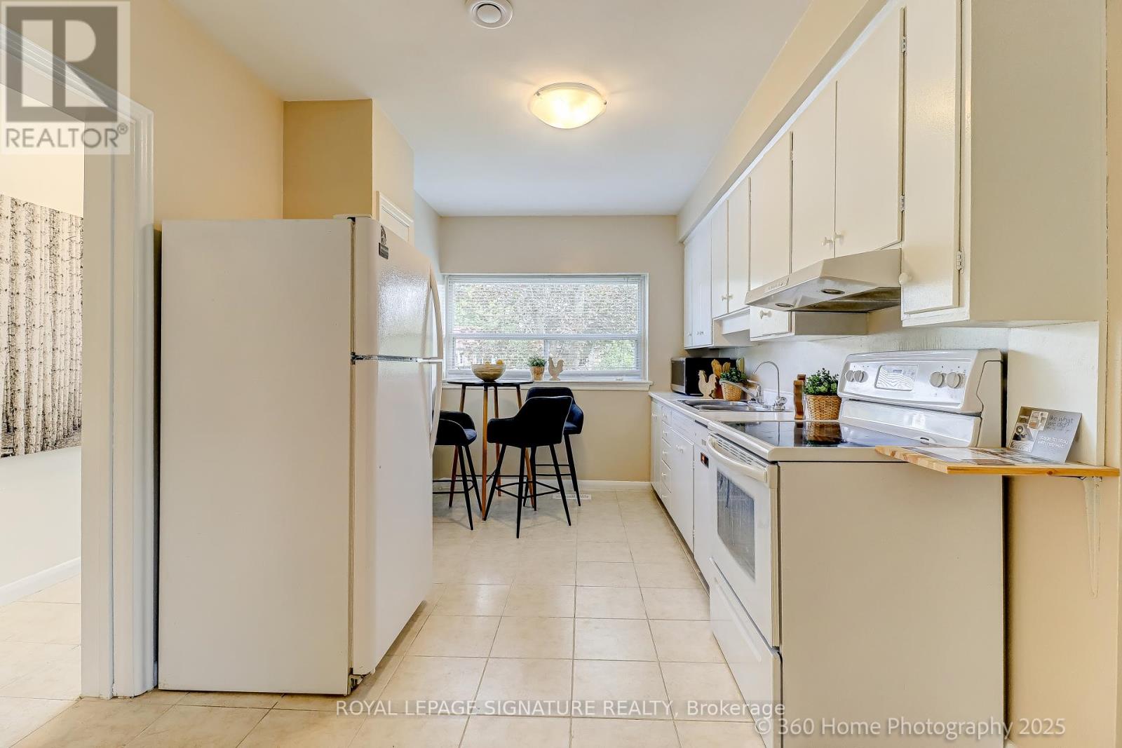 87 Combermere Drive, Toronto, Ontario  M3A 2W4 - Photo 11 - C12447450