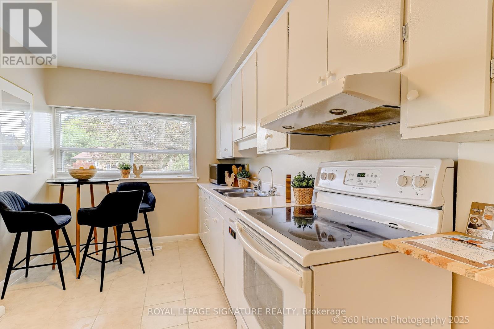 87 Combermere Drive, Toronto, Ontario  M3A 2W4 - Photo 12 - C12447450