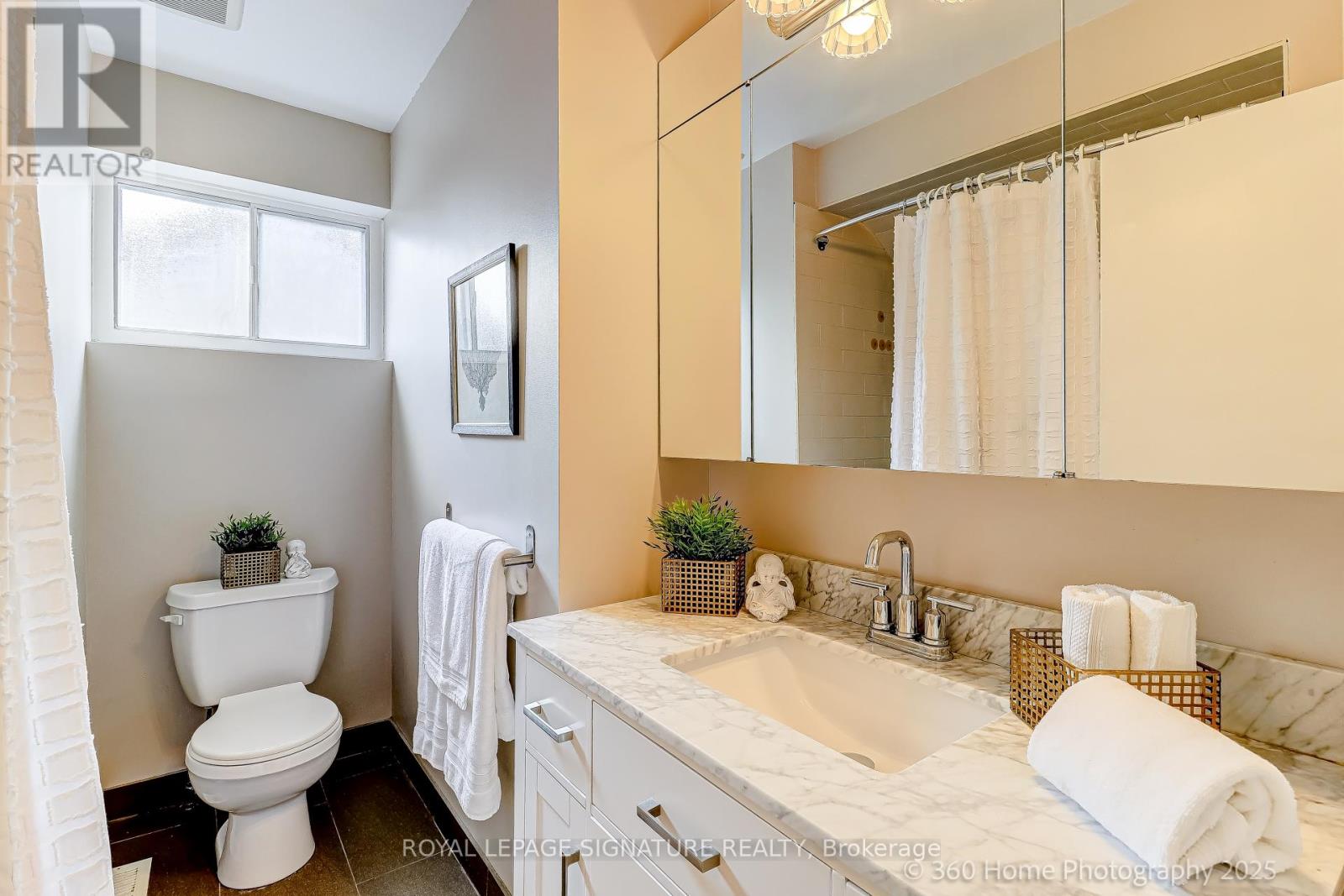 87 Combermere Drive, Toronto, Ontario  M3A 2W4 - Photo 16 - C12447450