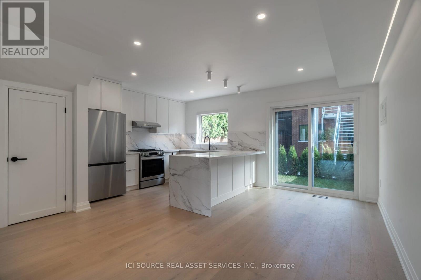 5 - 328 Shaw Street, Toronto, Ontario  M6J 2X2 - Photo 11 - C12447462