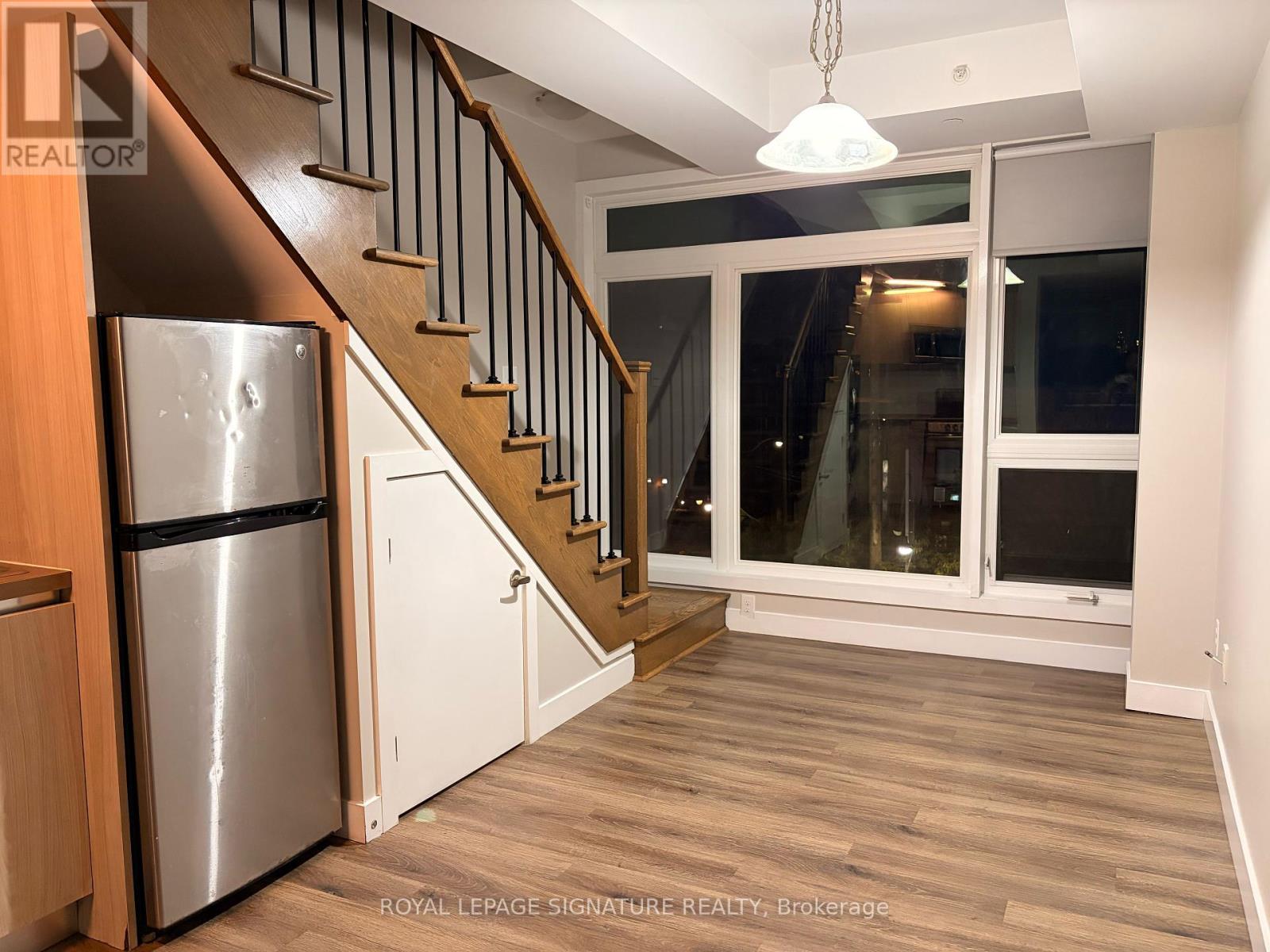 402 - 335 COLLEGE STREET, Toronto, Ontario
