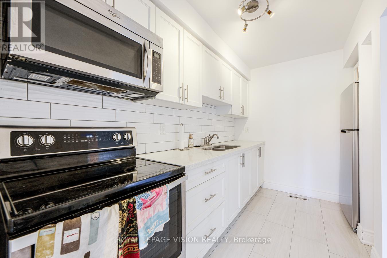 8 - 301 Washburn Way, Toronto (Malvern), Ontario  M1B 1K4 - Photo 12 - E12447451