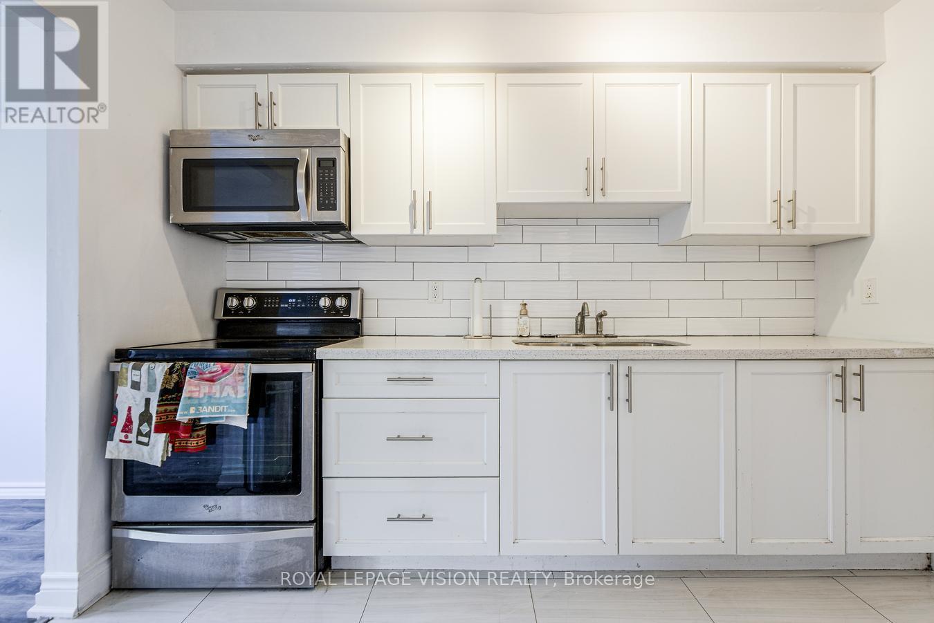 8 - 301 Washburn Way, Toronto (Malvern), Ontario  M1B 1K4 - Photo 13 - E12447451