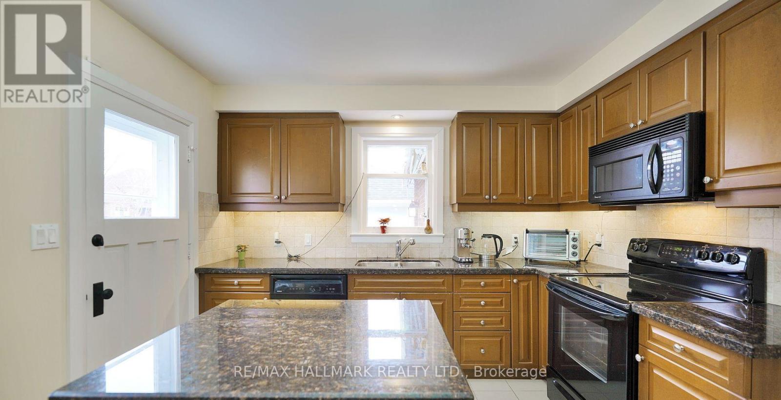 33 Artisan Trail, Markham, Ontario  L6C 3C6 - Photo 7 - N12444395