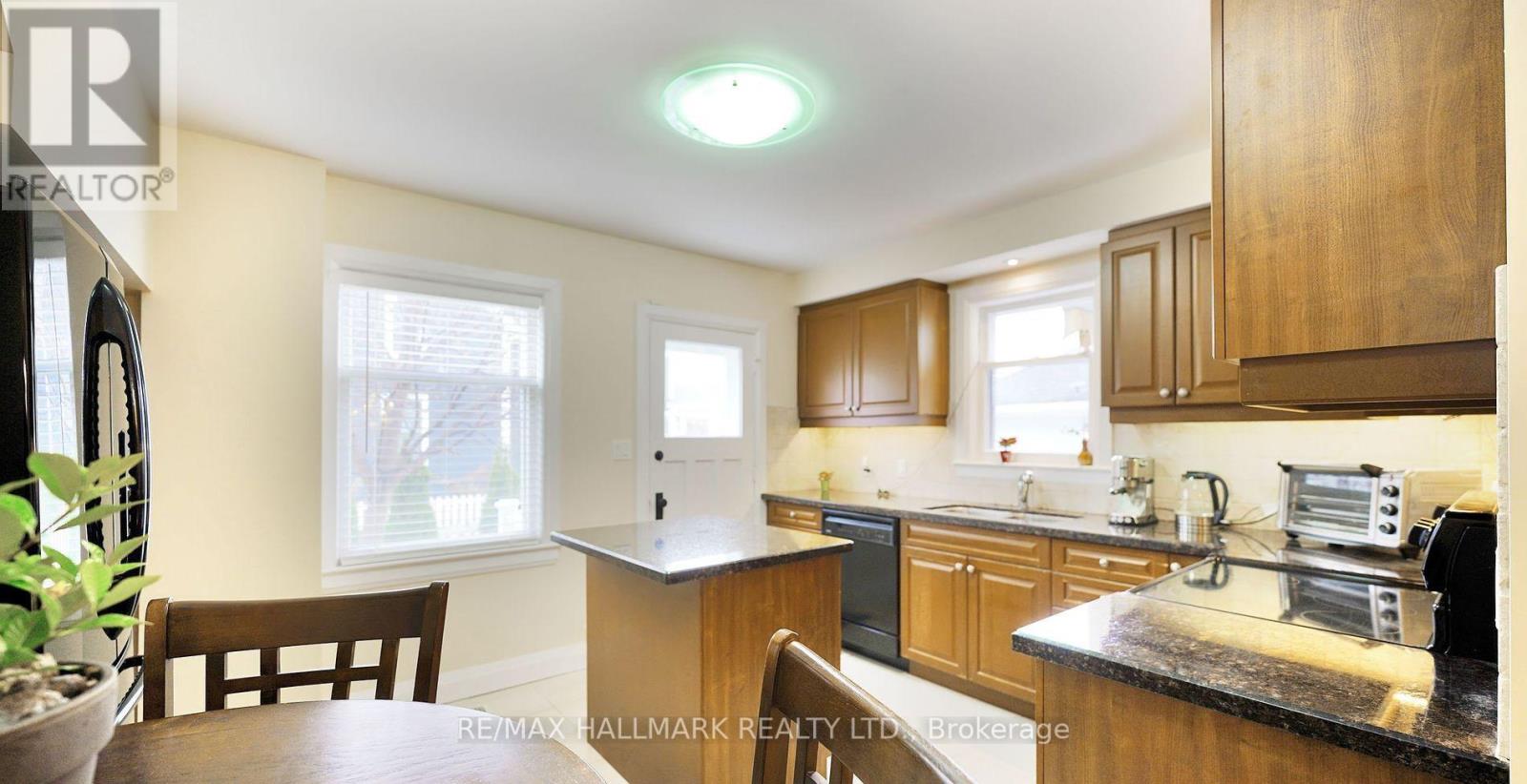 33 Artisan Trail, Markham, Ontario  L6C 3C6 - Photo 9 - N12444395