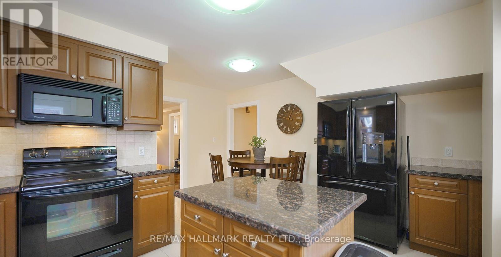 33 Artisan Trail, Markham, Ontario  L6C 3C6 - Photo 8 - N12444395