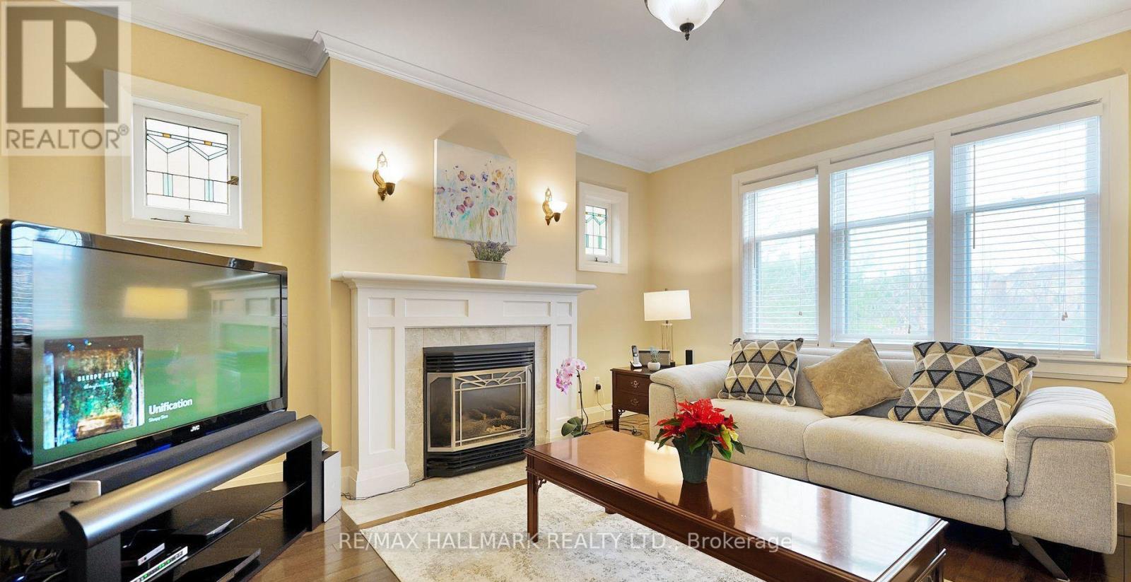 33 Artisan Trail, Markham, Ontario  L6C 3C6 - Photo 4 - N12444395