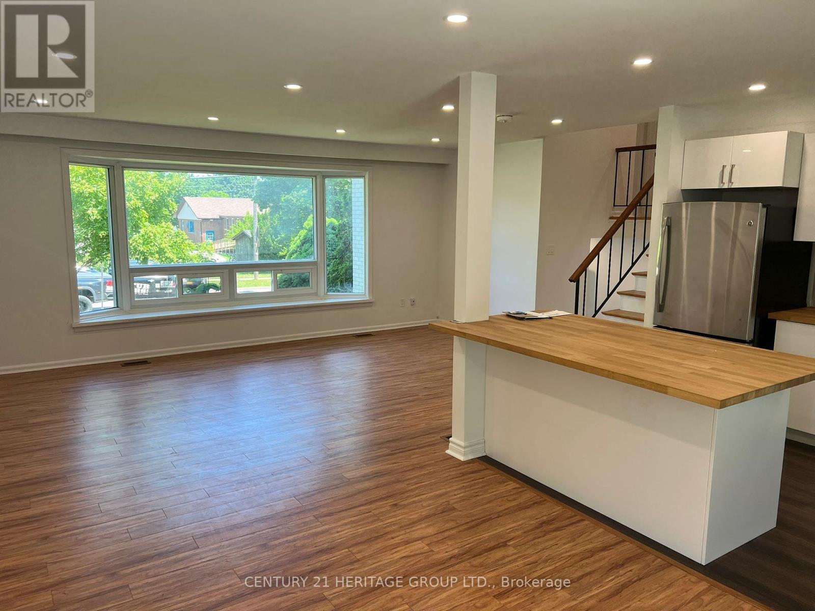 51 Steel Street S, Barrie, Ontario  L4M 2E8 - Photo 4 - S12446806