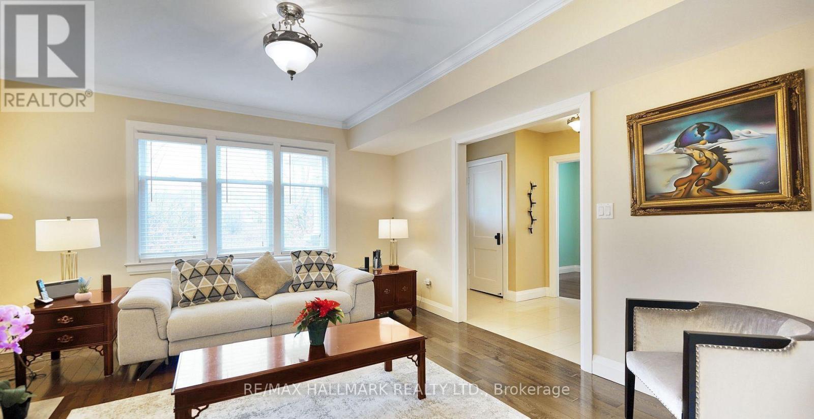 33 Artisan Trail, Markham, Ontario  L6C 3C6 - Photo 6 - N12444395