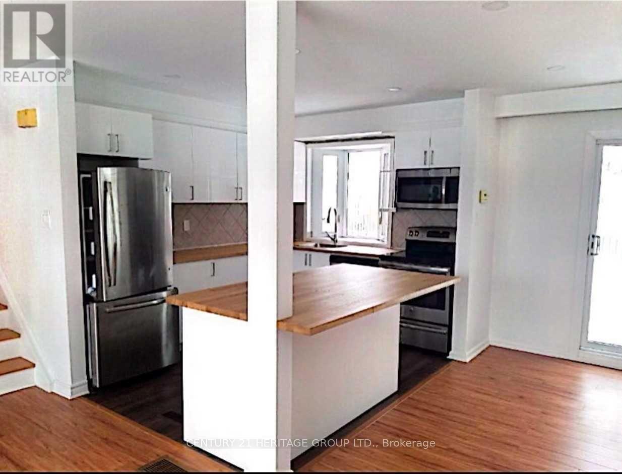 51 Steel Street S, Barrie, Ontario  L4M 2E8 - Photo 5 - S12446806