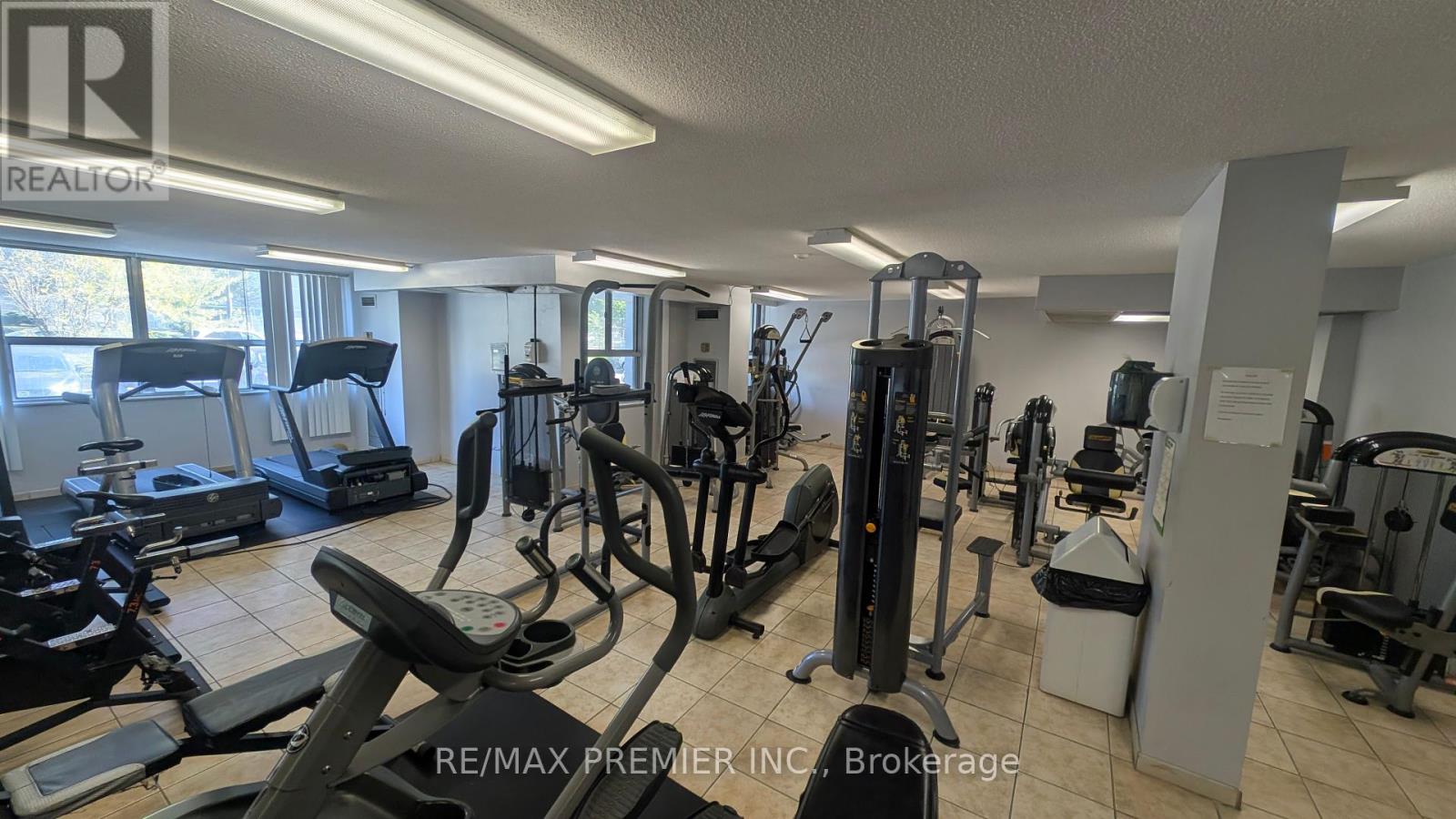 501 - 10 Tobermory Drive, Toronto, Ontario  M3N 2Y5 - Photo 4 - W12447318