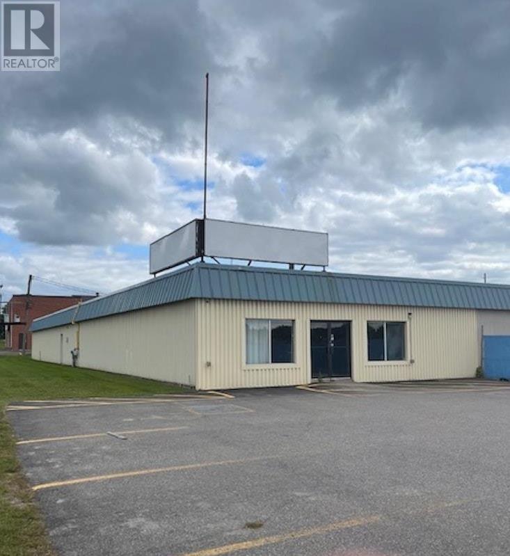 32 White Oak Dr, Sault Ste. Marie, Ontario  P6B 4J8 - Photo 1 - SM252538