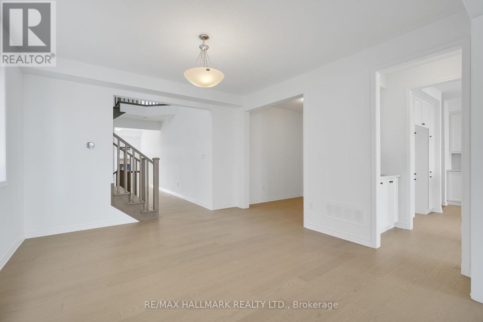 634 Newlove Street, Innisfil, Ontario  L9S 0S2 - Photo 10 - N12447387