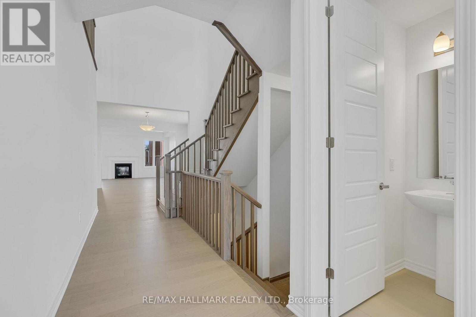 634 Newlove Street, Innisfil, Ontario  L9S 0S2 - Photo 6 - N12447387