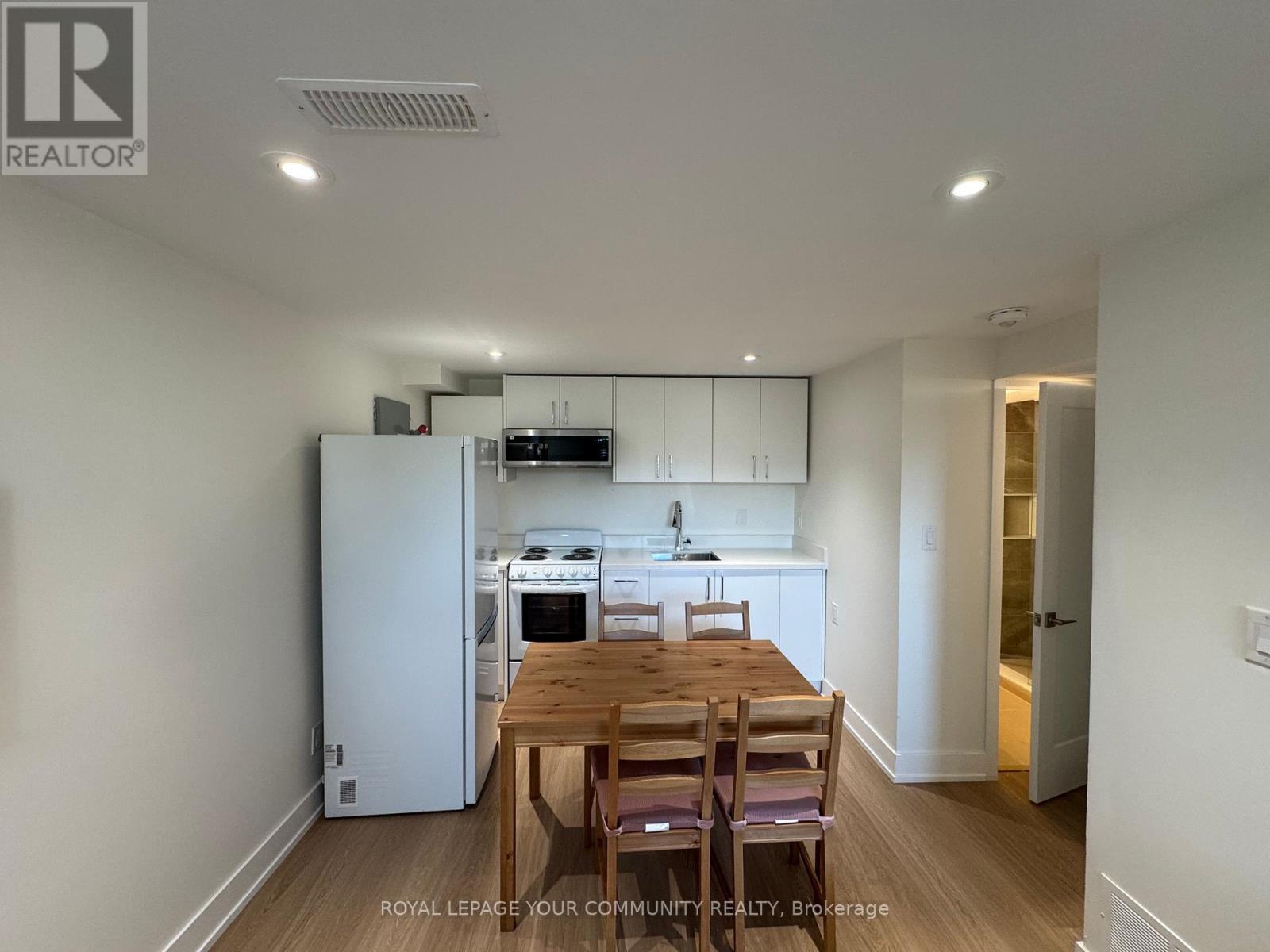 LOWER 1 - 145 HARRISON DRIVE, Newmarket, Ontario