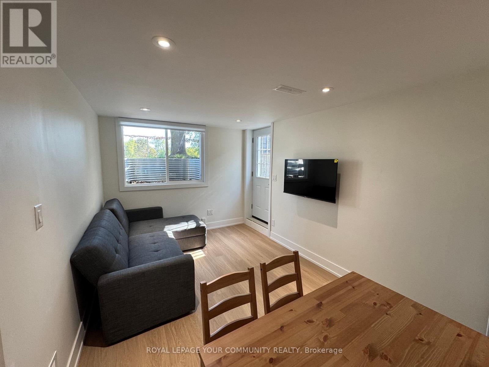 Lower 1 - 145 Harrison Drive, Newmarket, Ontario  L3Y 4P5 - Photo 3 - N12447438