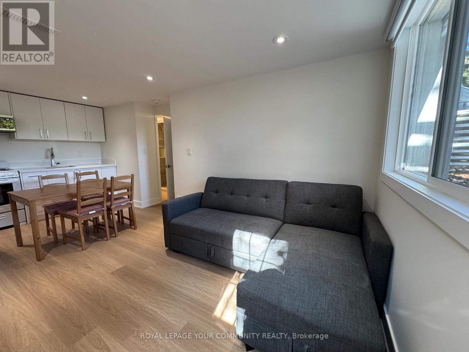 Lower 1 - 145 Harrison Drive, Newmarket, Ontario  L3Y 4P5 - Photo 4 - N12447438