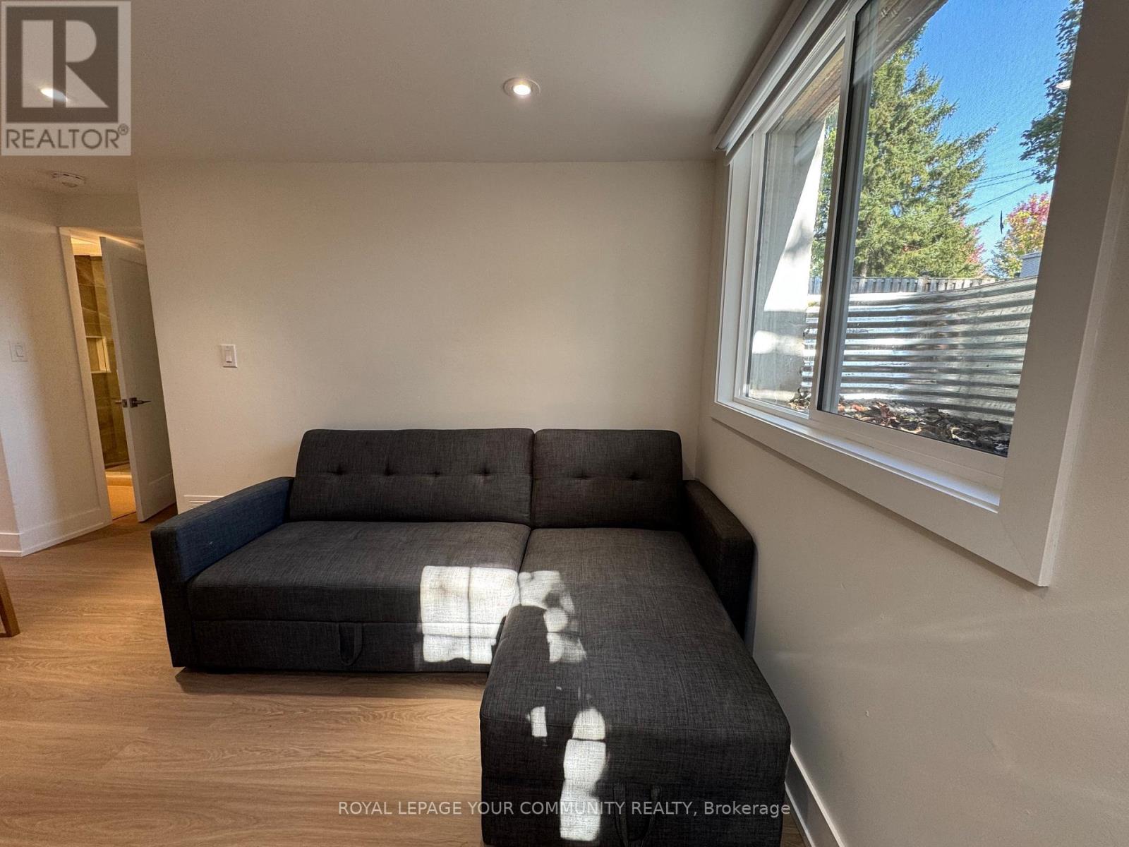 Lower 1 - 145 Harrison Drive, Newmarket, Ontario  L3Y 4P5 - Photo 5 - N12447438