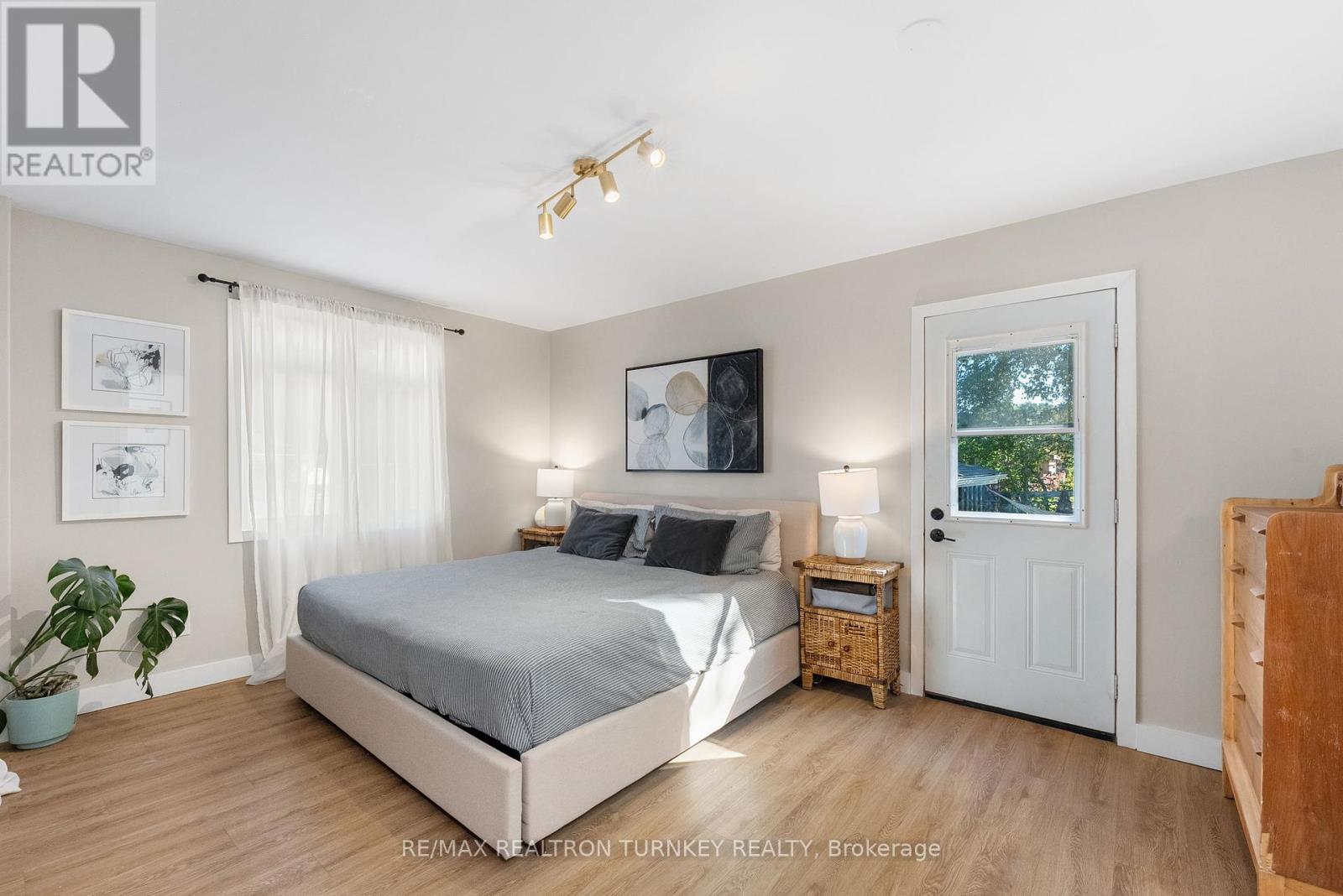 86 Simcoe Street, Essa (Angus), Ontario  L0M 1B0 - Photo 15 - N12447458