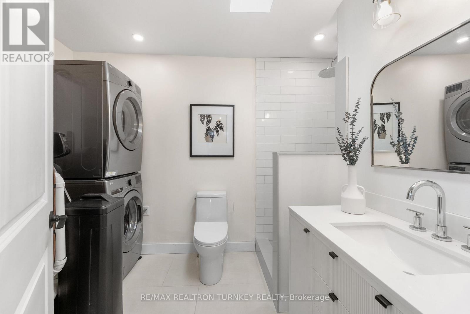 86 Simcoe Street, Essa (Angus), Ontario  L0M 1B0 - Photo 18 - N12447458