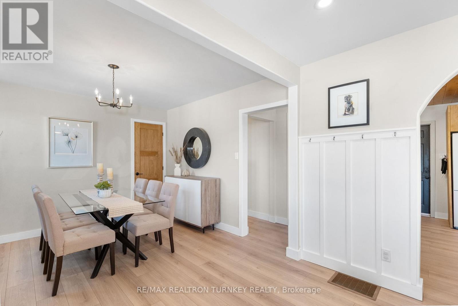 86 Simcoe Street, Essa (Angus), Ontario  L0M 1B0 - Photo 5 - N12447458