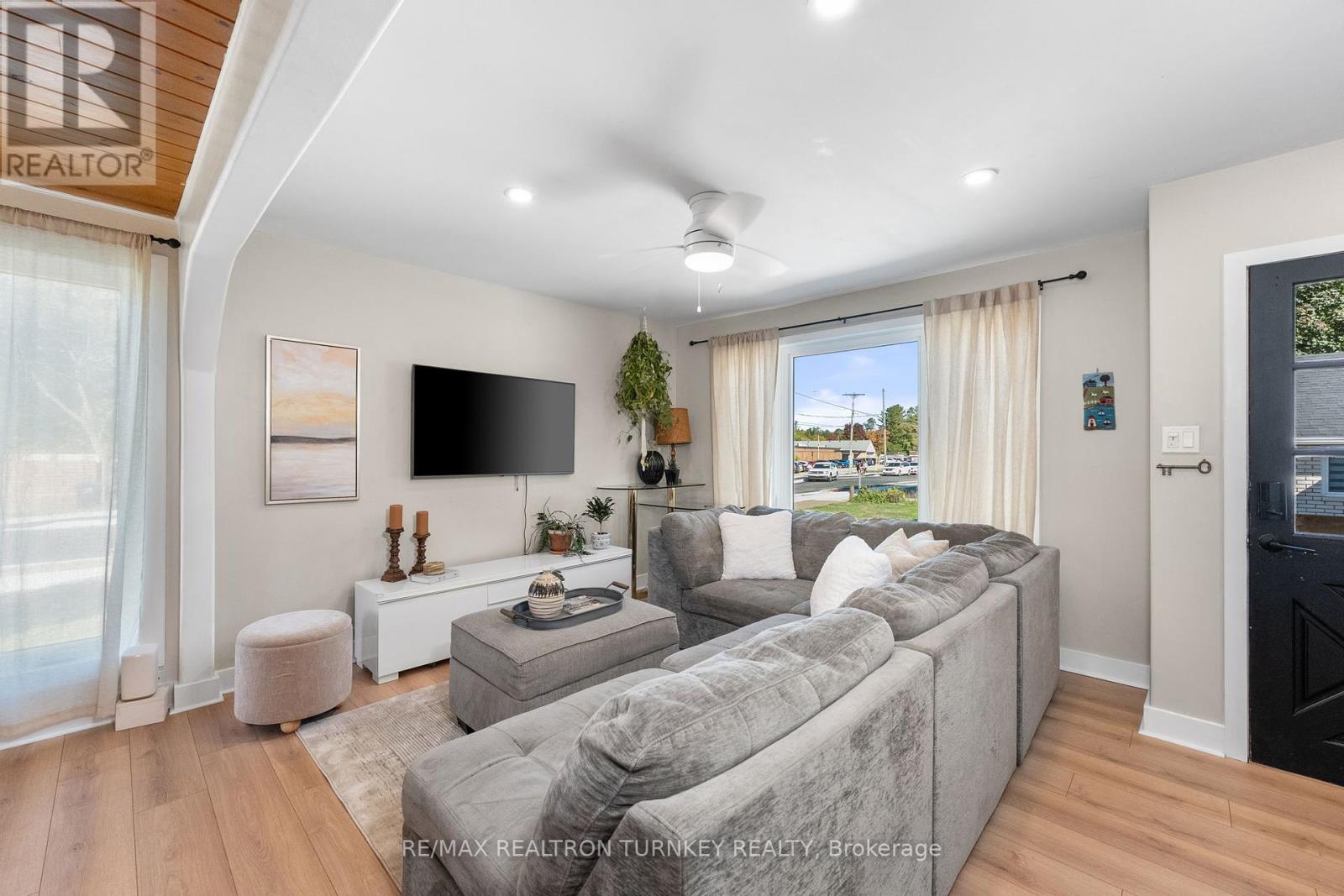 86 Simcoe Street, Essa (Angus), Ontario  L0M 1B0 - Photo 8 - N12447458