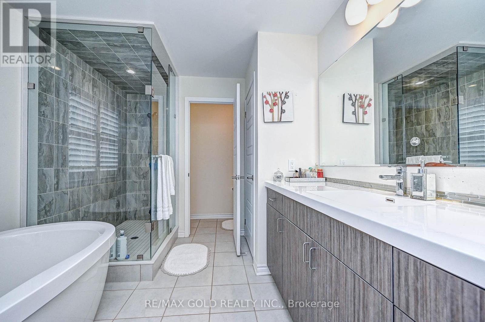 8 Dressage Trail, Cambridge, Ontario  N3E 0C3 - Photo 22 - X12446347