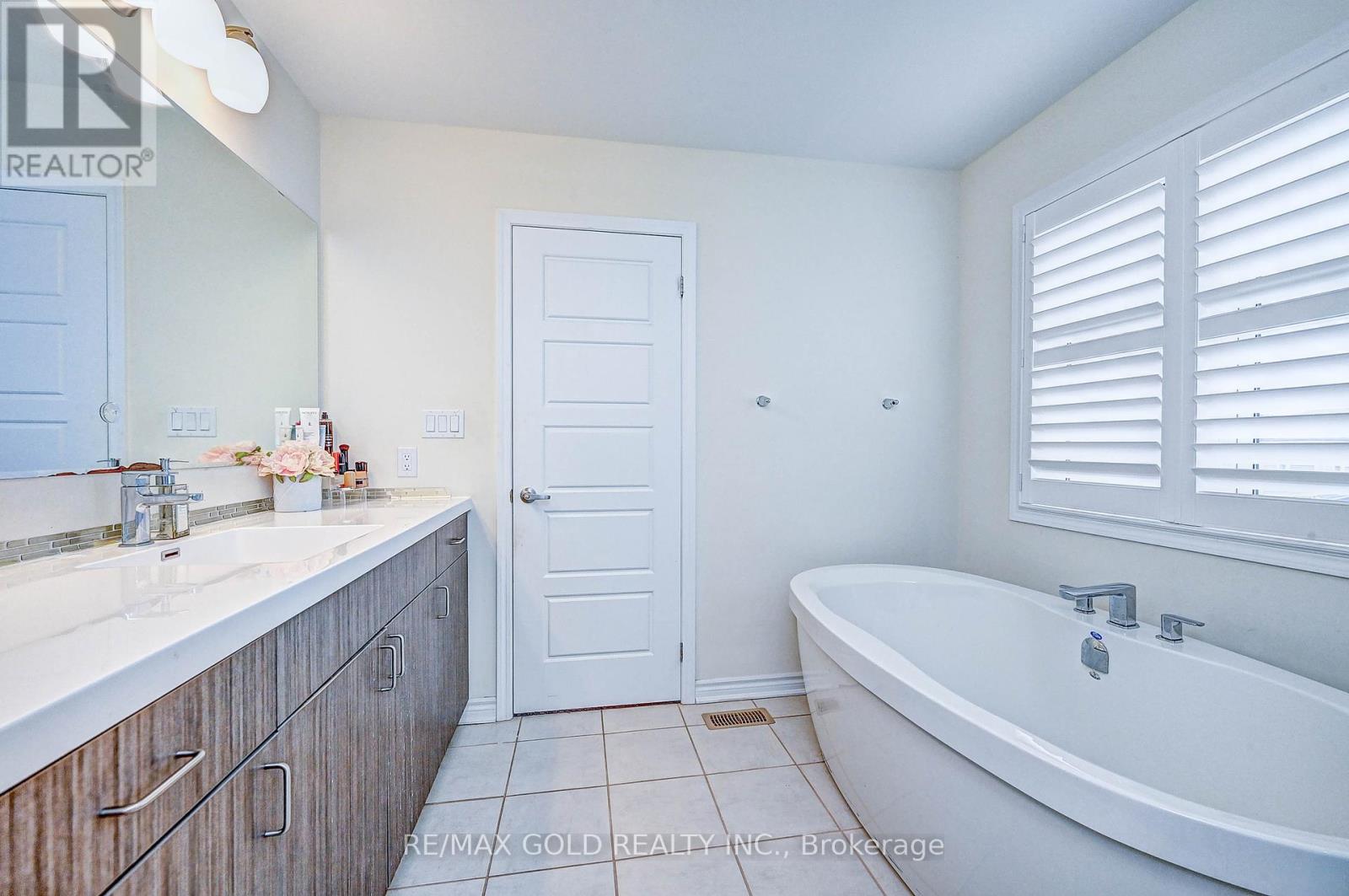 8 Dressage Trail, Cambridge, Ontario  N3E 0C3 - Photo 23 - X12446347