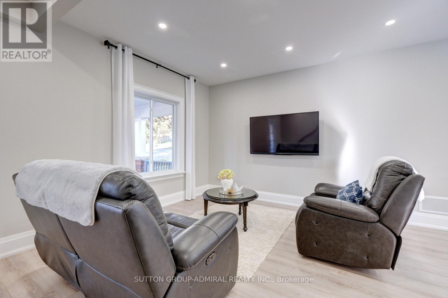 48 Obrien Street, Orillia, Ontario  L3V 5S3 - Photo 8 - S12447424