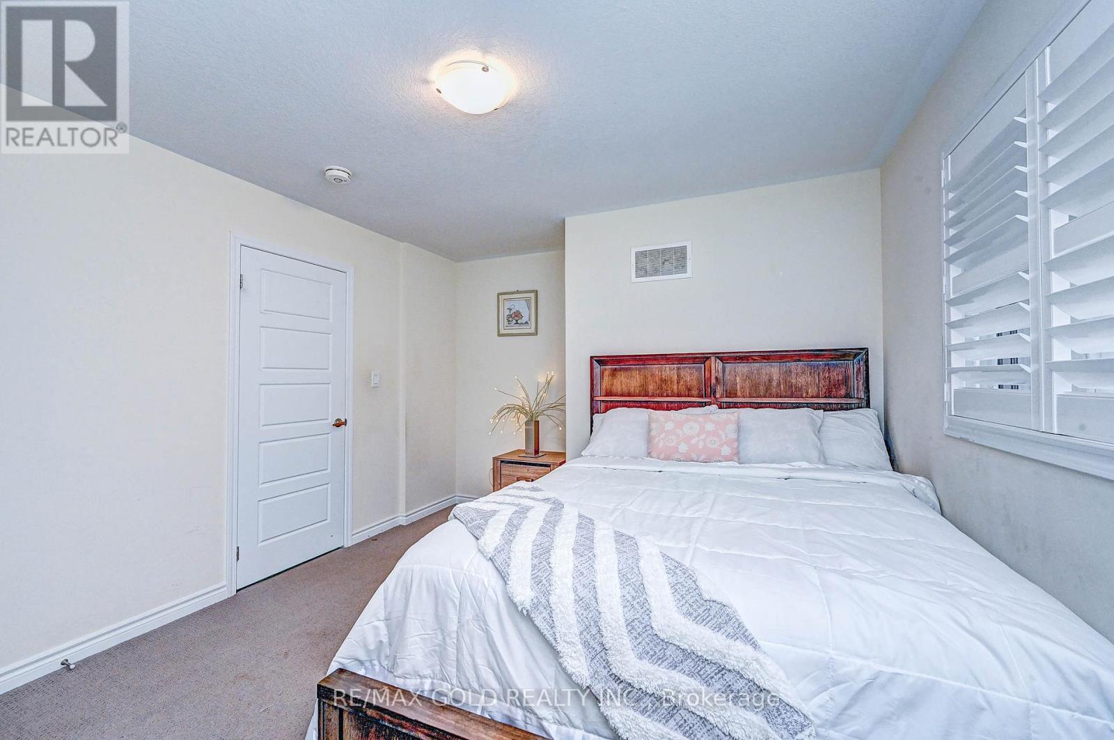 8 Dressage Trail, Cambridge, Ontario  N3E 0C3 - Photo 40 - X12446347