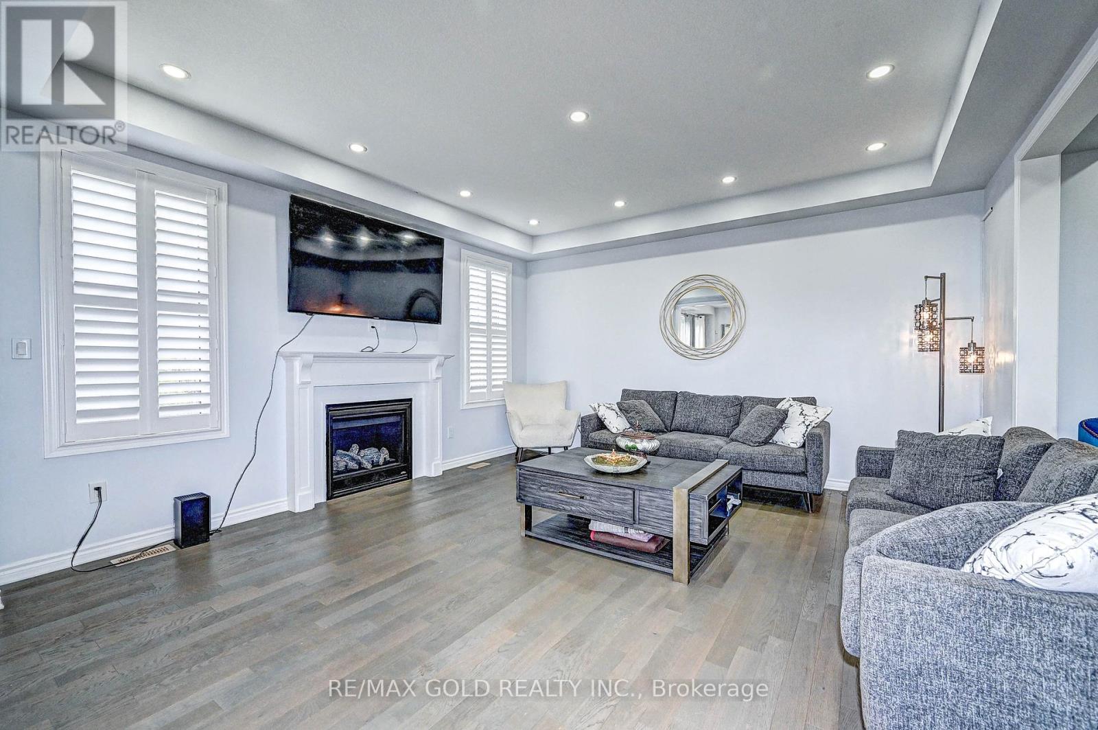 8 Dressage Trail, Cambridge, Ontario  N3E 0C3 - Photo 9 - X12446347