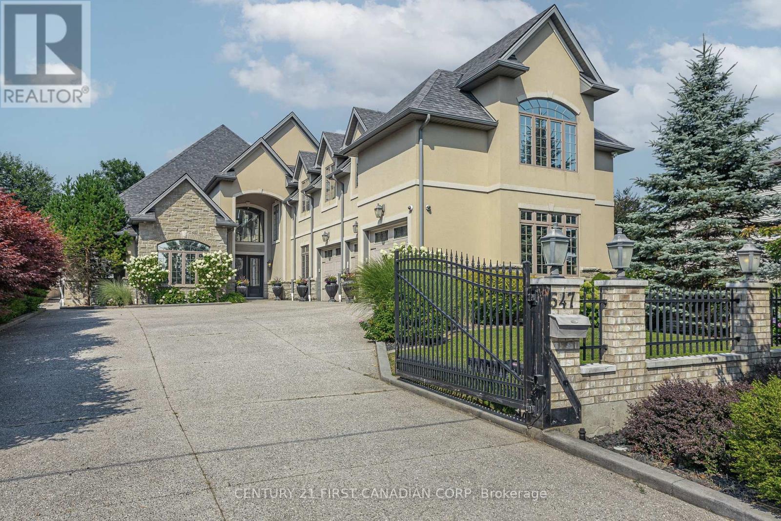 547 Crestwood Drive, London South, Ontario  N6K 1Y1 - Photo 2 - X12447511
