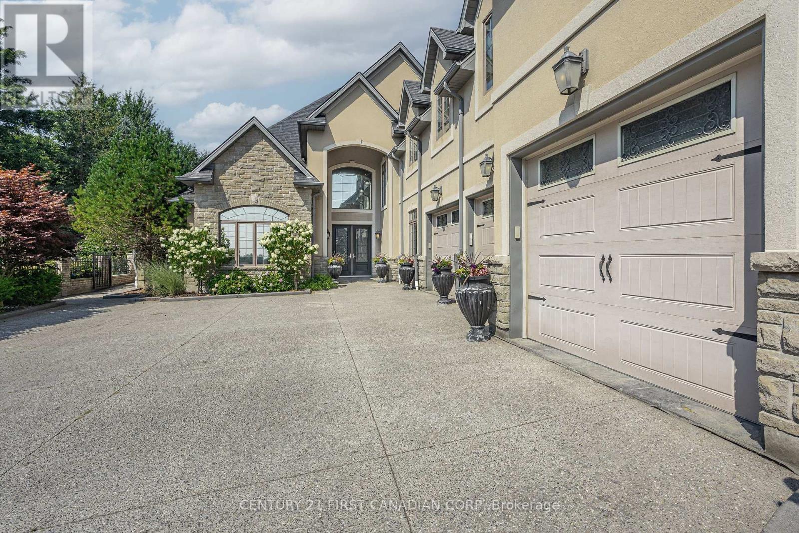 547 Crestwood Drive, London South, Ontario  N6K 1Y1 - Photo 3 - X12447511
