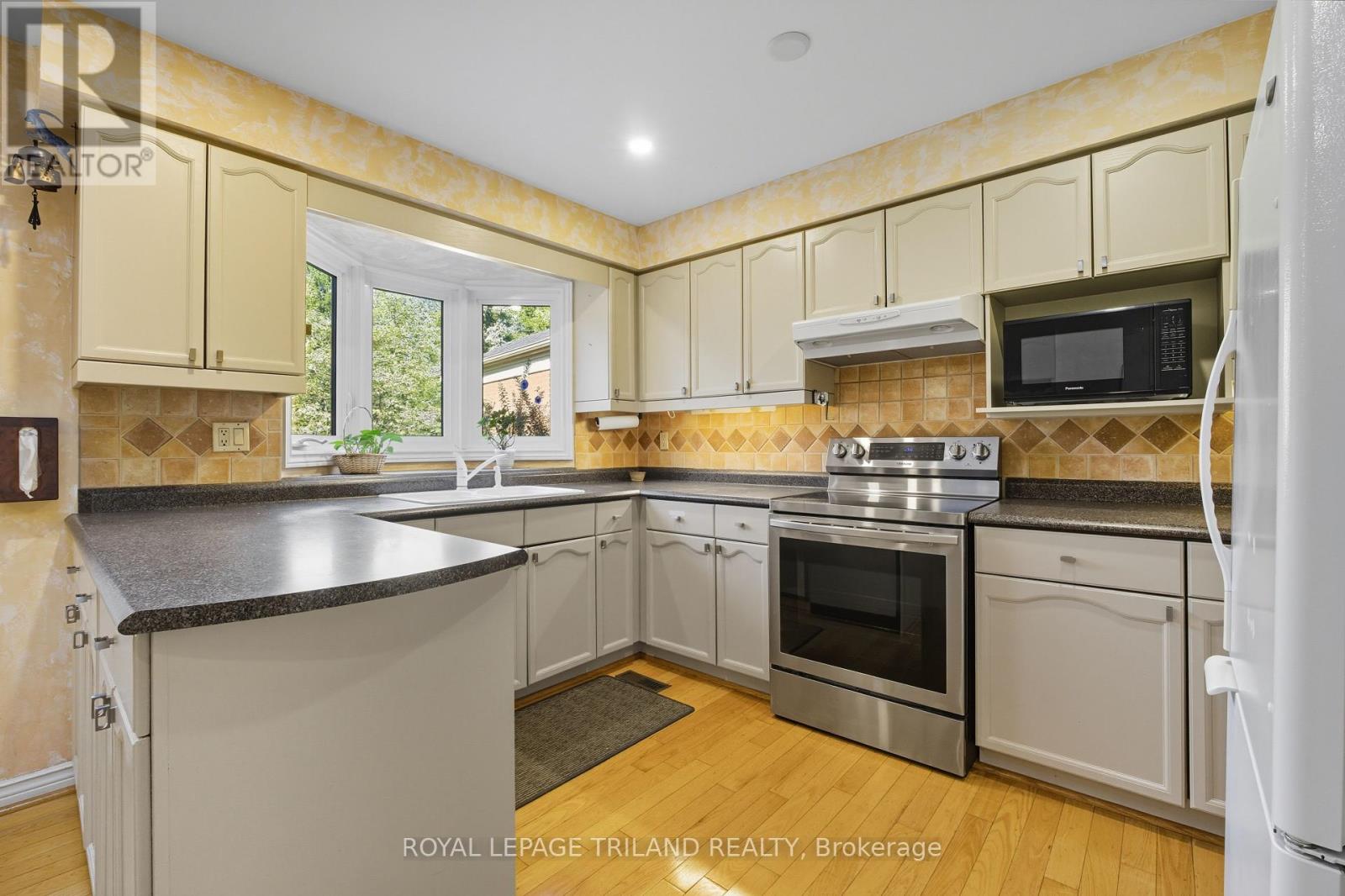 16 - 60 Rosecliffe Crescent, London South (South C), Ontario  N6K 4E6 - Photo 15 - X12447560