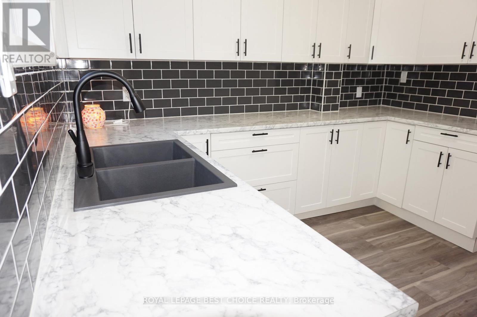 54 Lakeshore Road, Temiskaming Shores, Ontario  P0J 1P0 - Photo 4 - T12447554